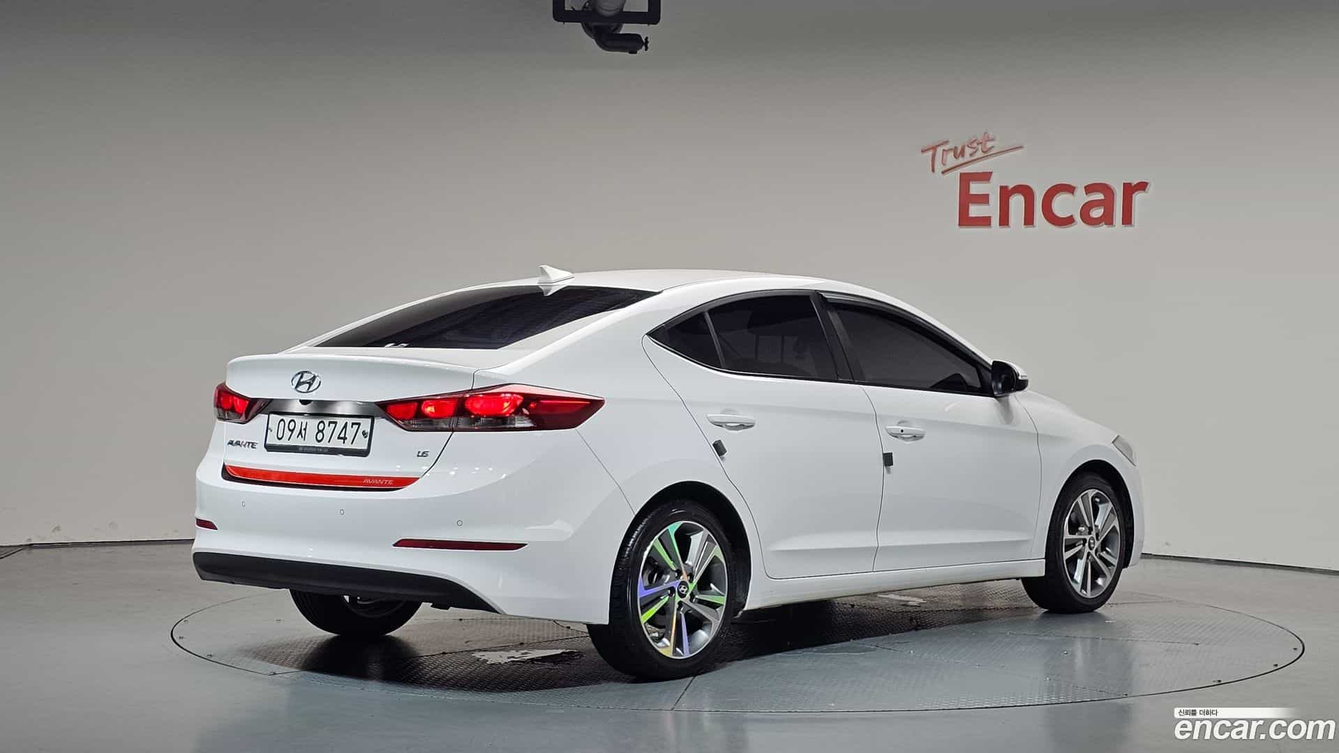 AVANTE Hyundai 2018.6-OUTER-002