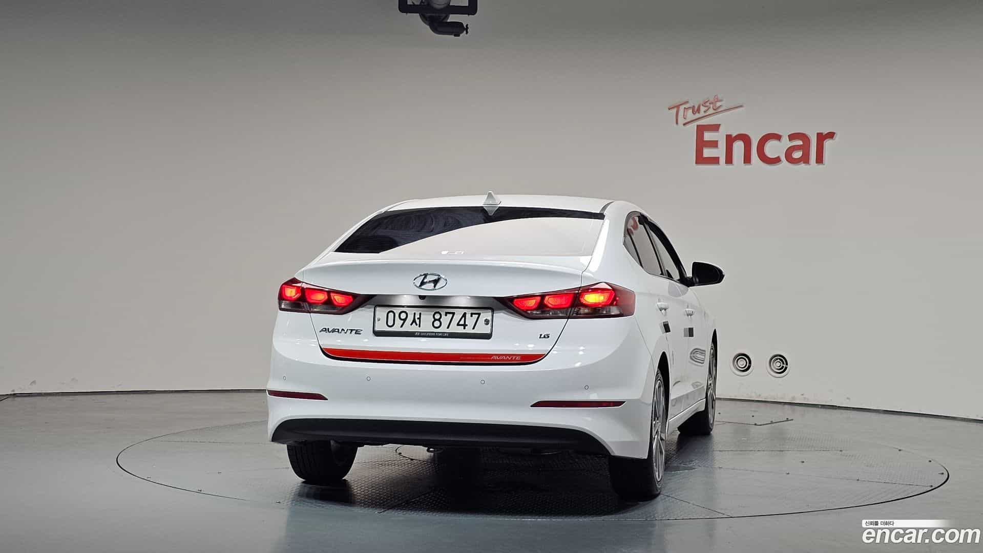 AVANTE Hyundai 2018.6-OUTER-004