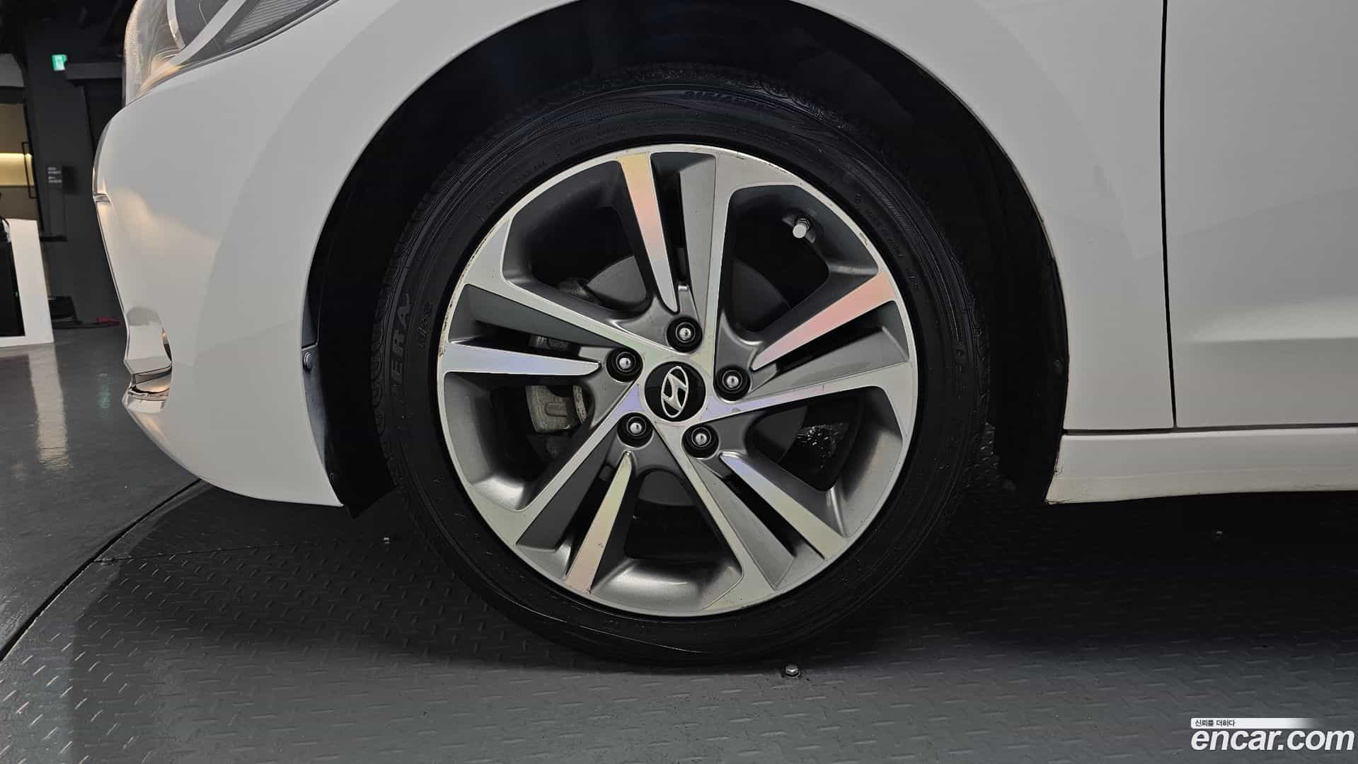 AVANTE Hyundai 2018.6-OUTER-005