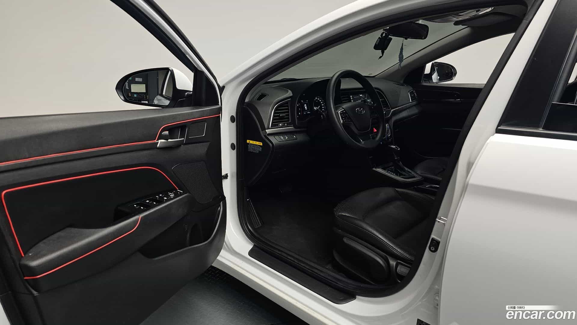 AVANTE Hyundai 2018.6-INNER-010