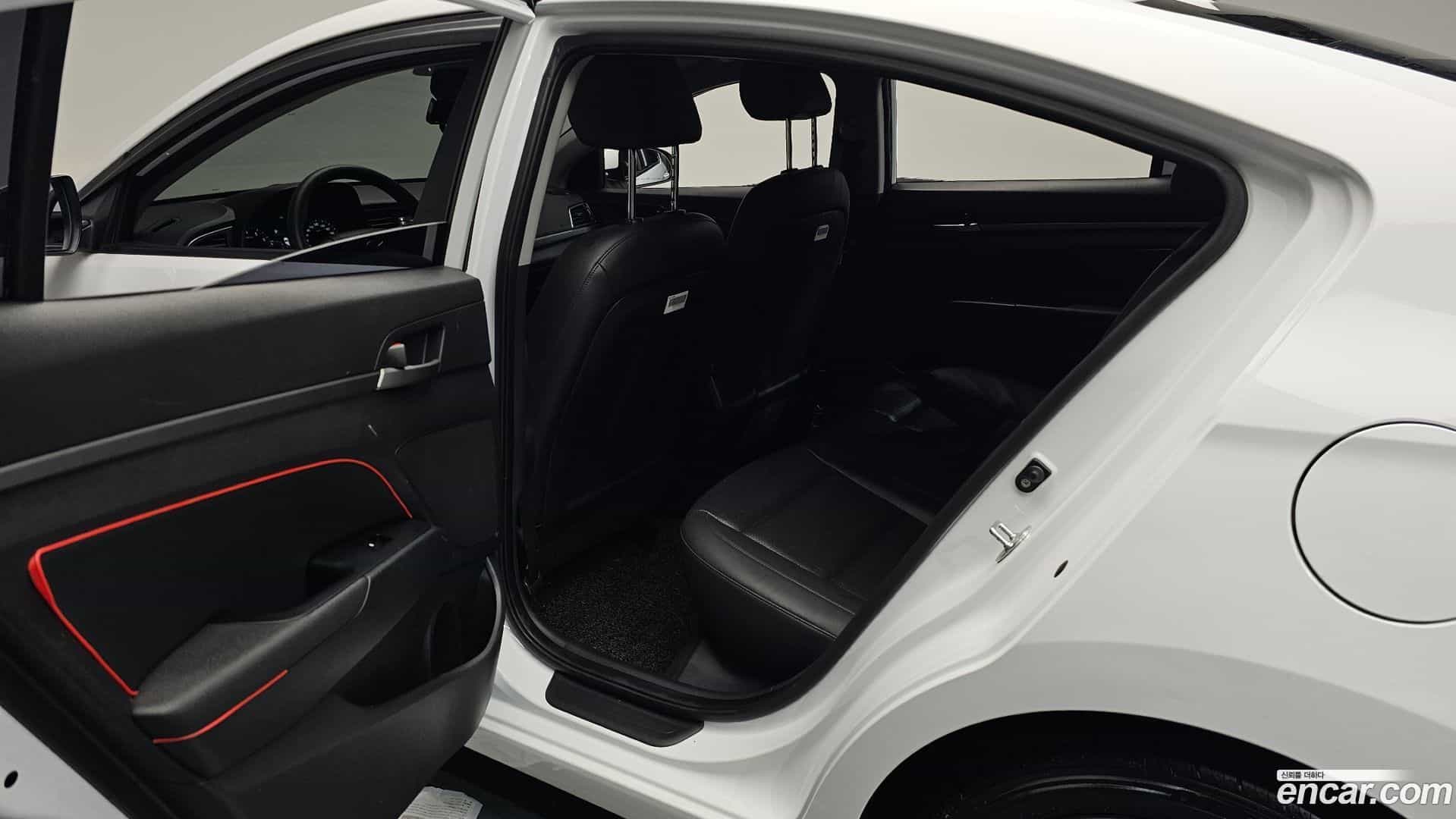 AVANTE Hyundai 2018.6-OPTION-015