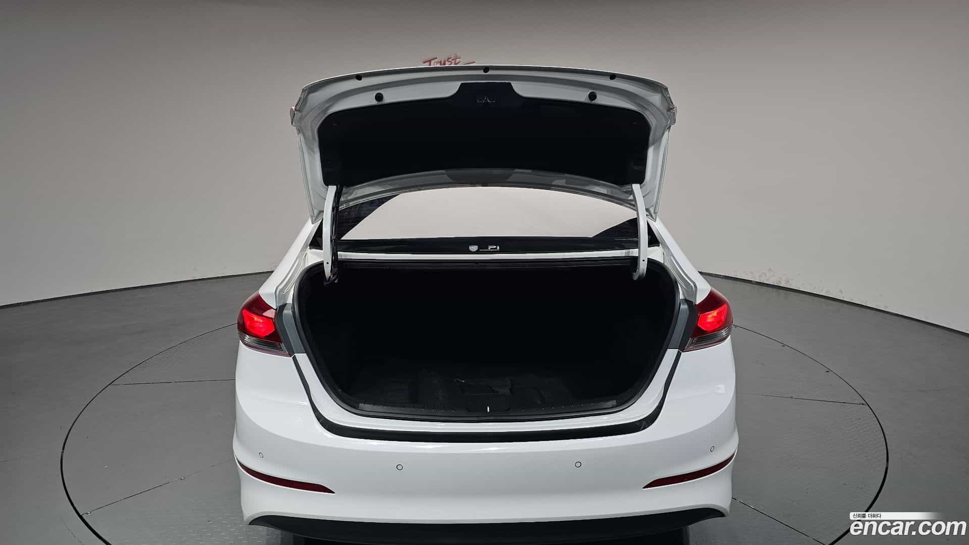 AVANTE Hyundai 2018.6-OPTION-024