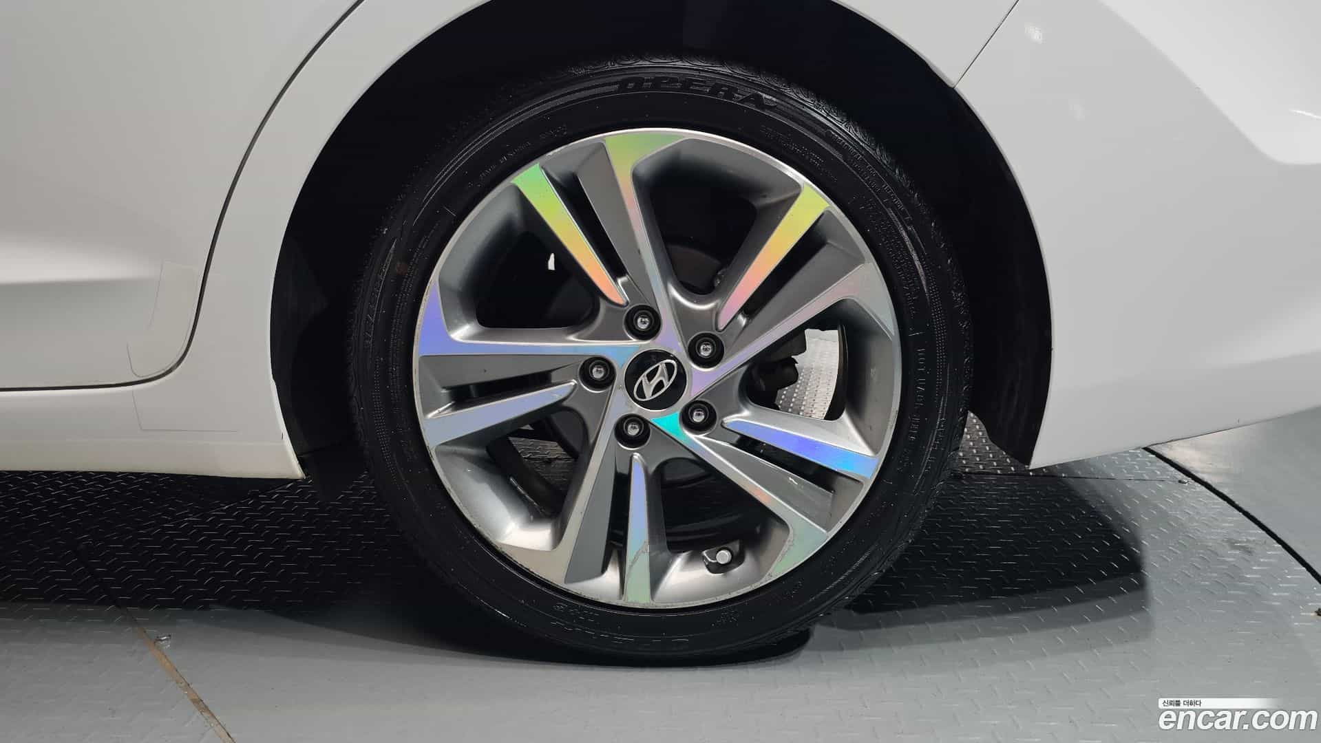 AVANTE Hyundai 2018.6-OUTER-031