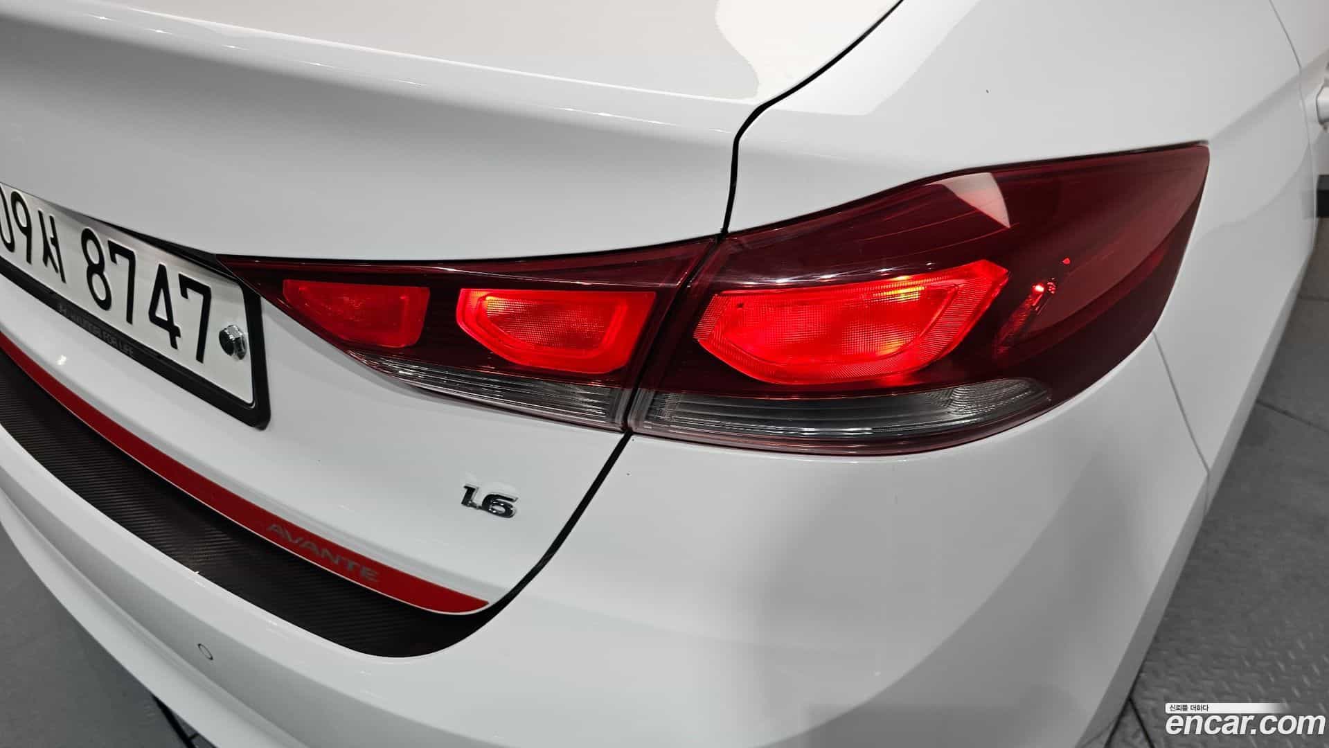 AVANTE Hyundai 2018.6-OUTER-033