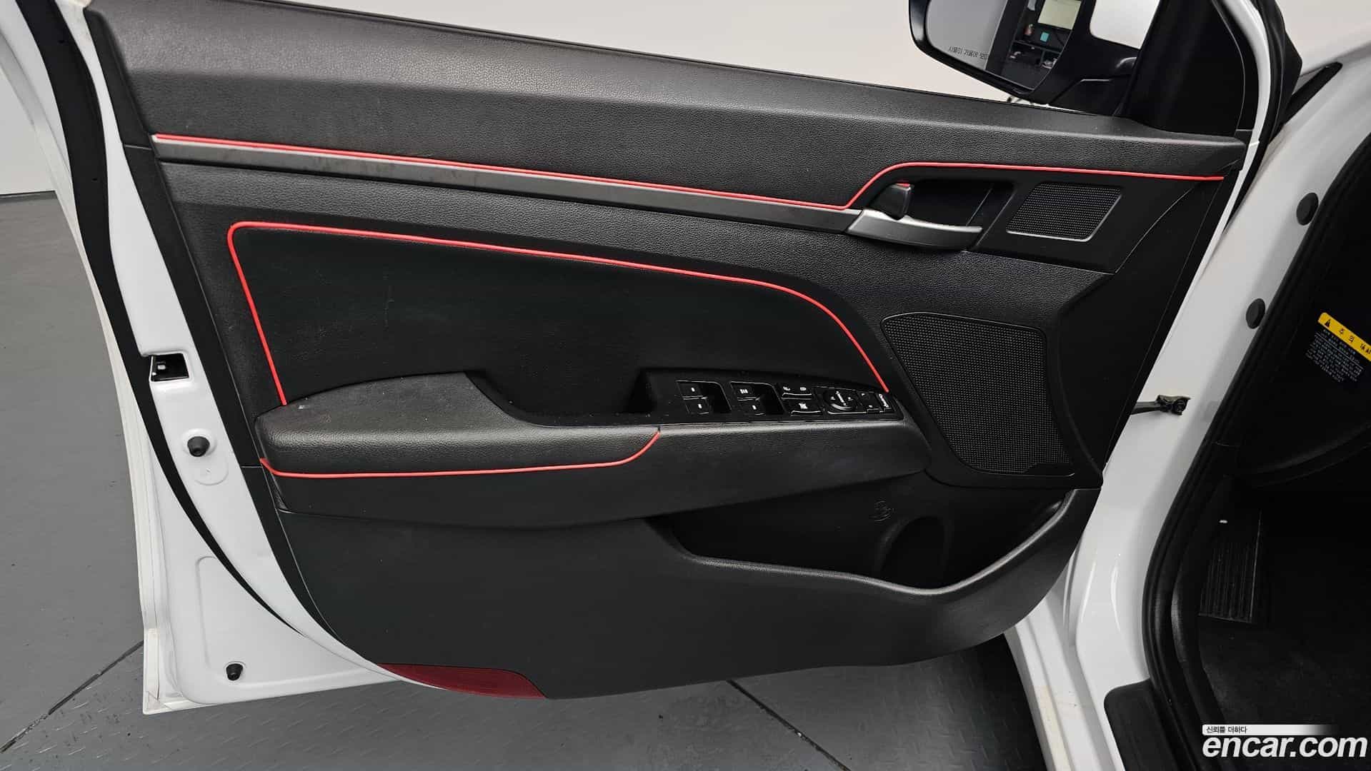 AVANTE Hyundai 2018.6-INNER-034