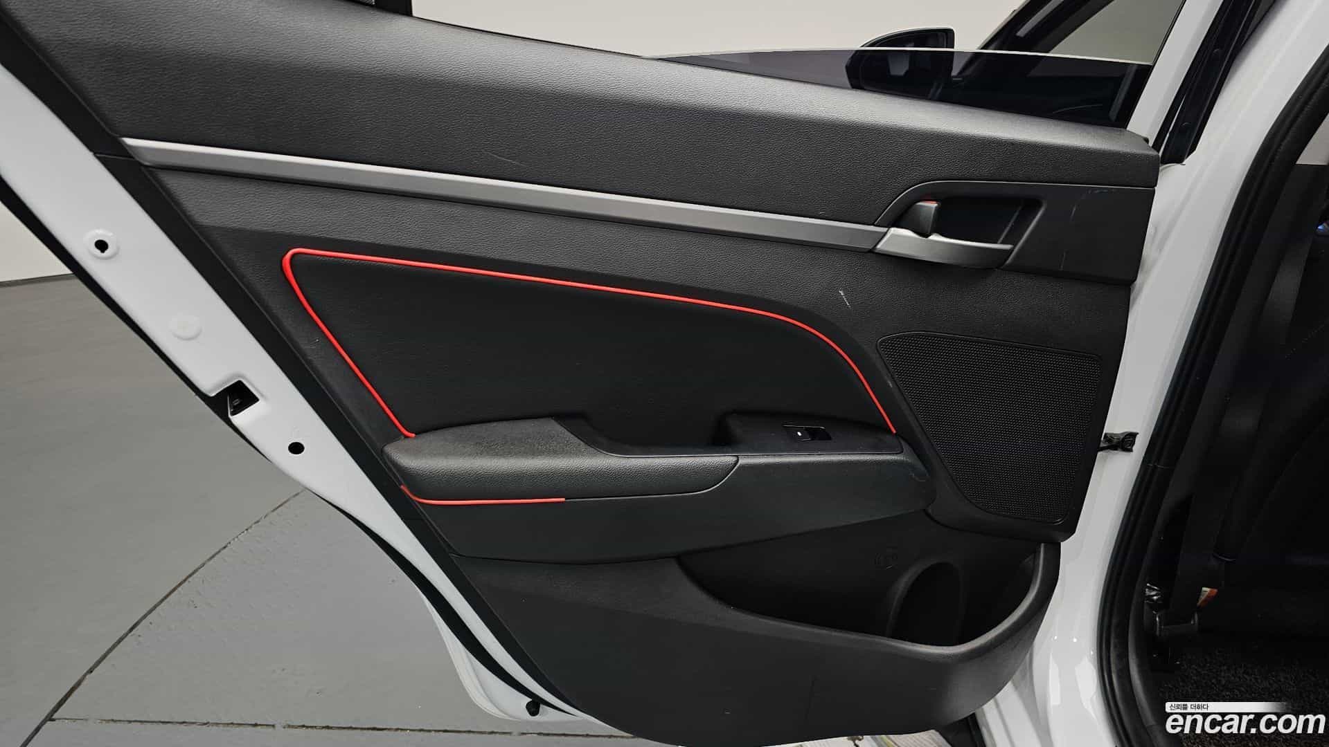 AVANTE Hyundai 2018.6-INNER-035
