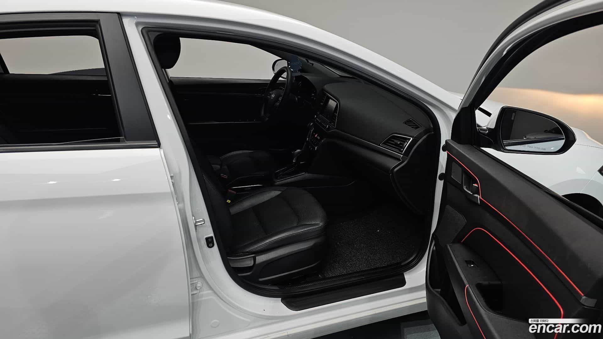AVANTE Hyundai 2018.6-INNER-036