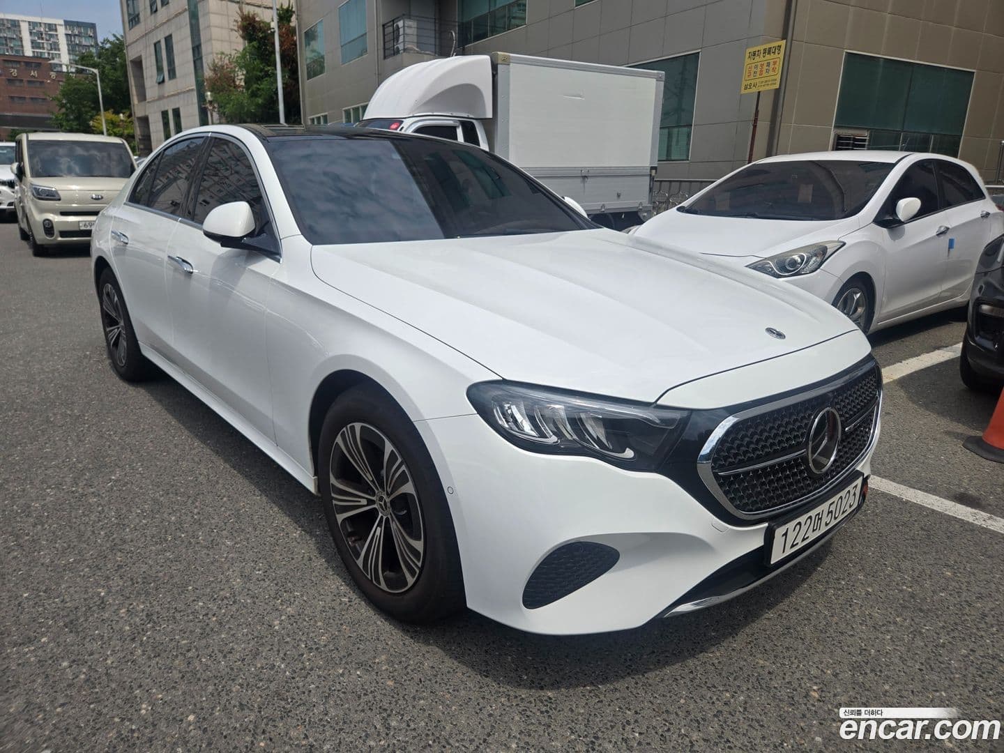 Main__Slider__Photo:E-Class Mercedes-Benz 2025.11-0