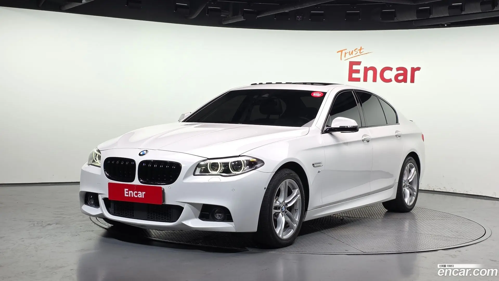 Main__Slider__Photo:5-Series BMW 2016.10-0