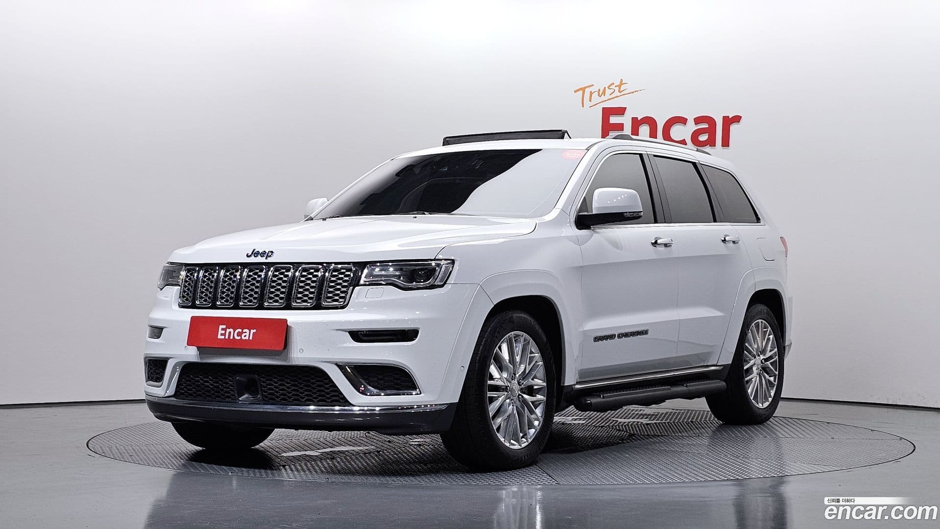 Main__Slider__Photo:Cherokee Jeep 2018.3-0