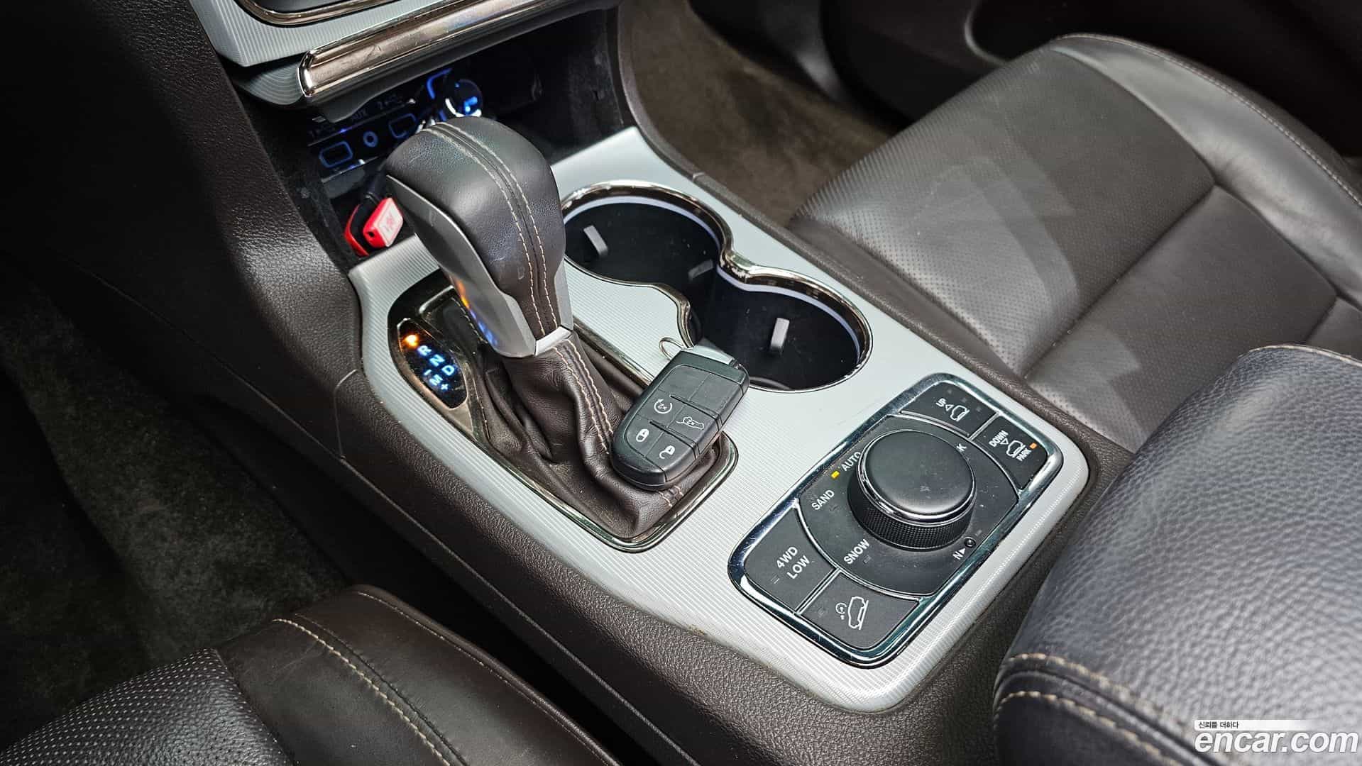 Cherokee Jeep 2018.3-INNER-009