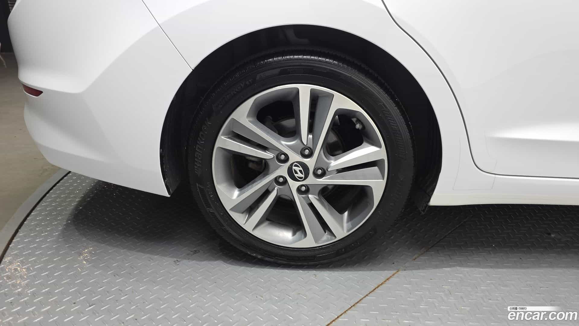 AVANTE Hyundai 2017.3-OUTER-005