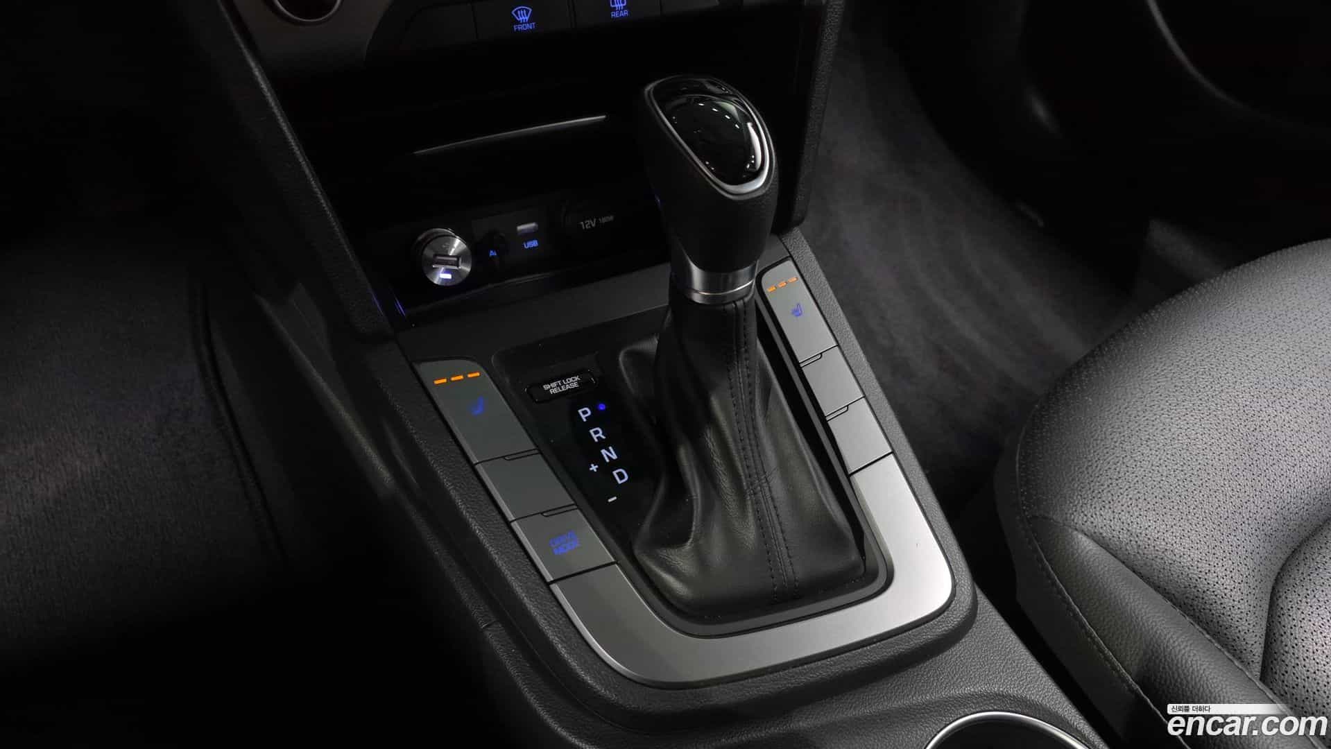 AVANTE Hyundai 2017.3-INNER-009