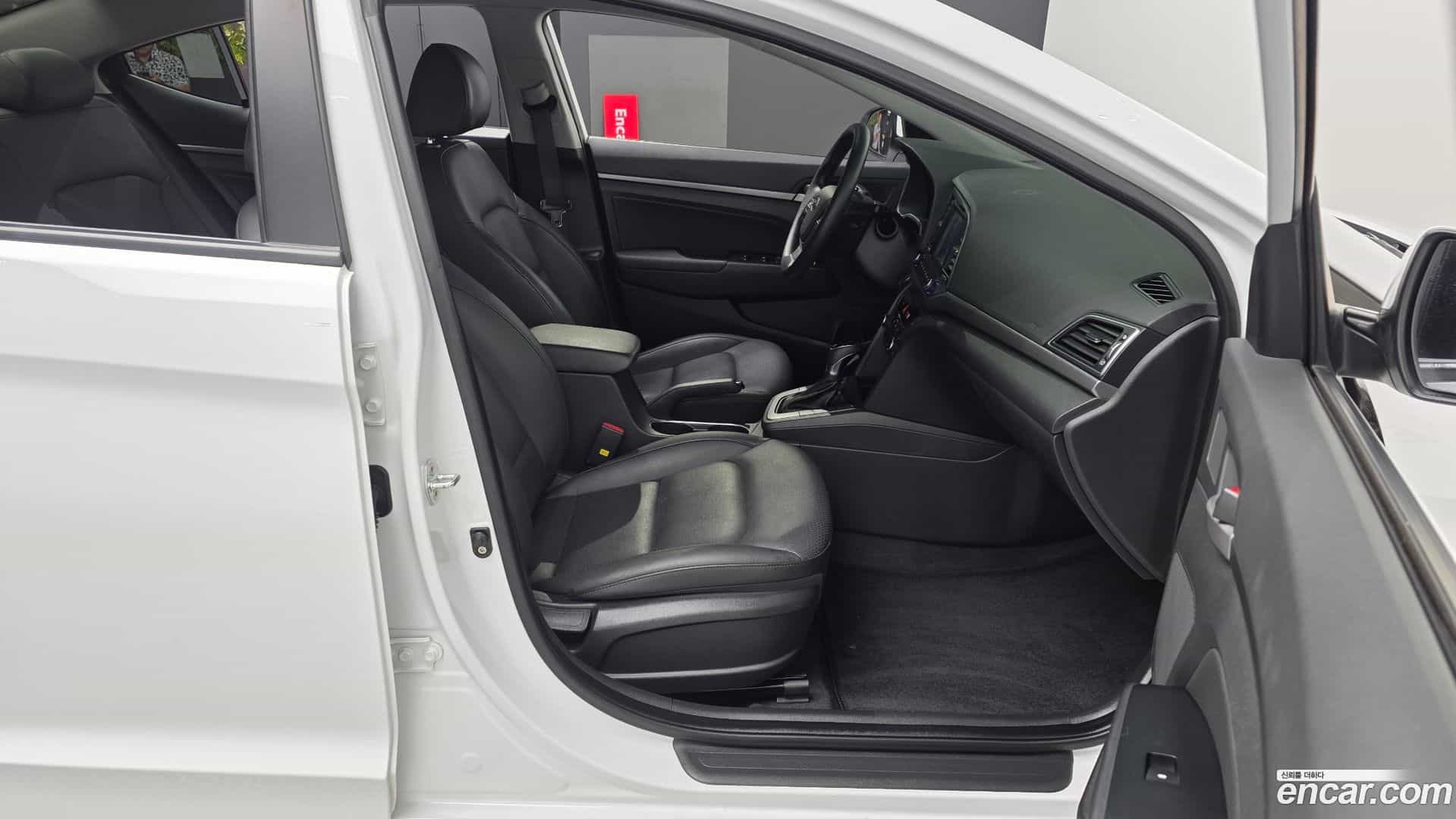 AVANTE Hyundai 2017.3-OPTION-015