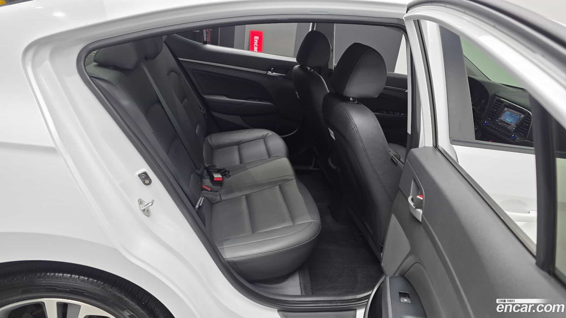 AVANTE Hyundai 2017.3-OPTION-016