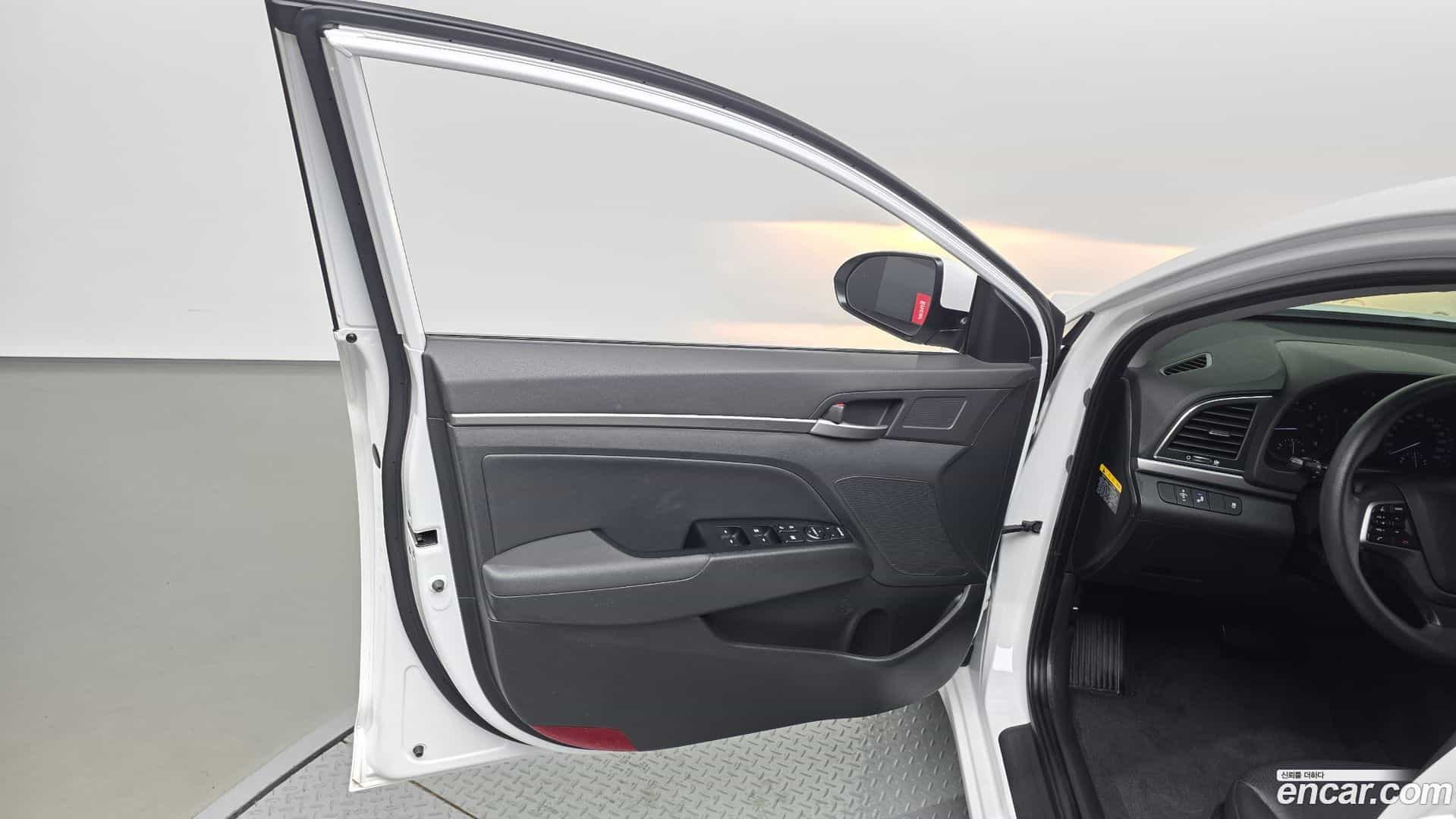 AVANTE Hyundai 2017.3-INNER-034