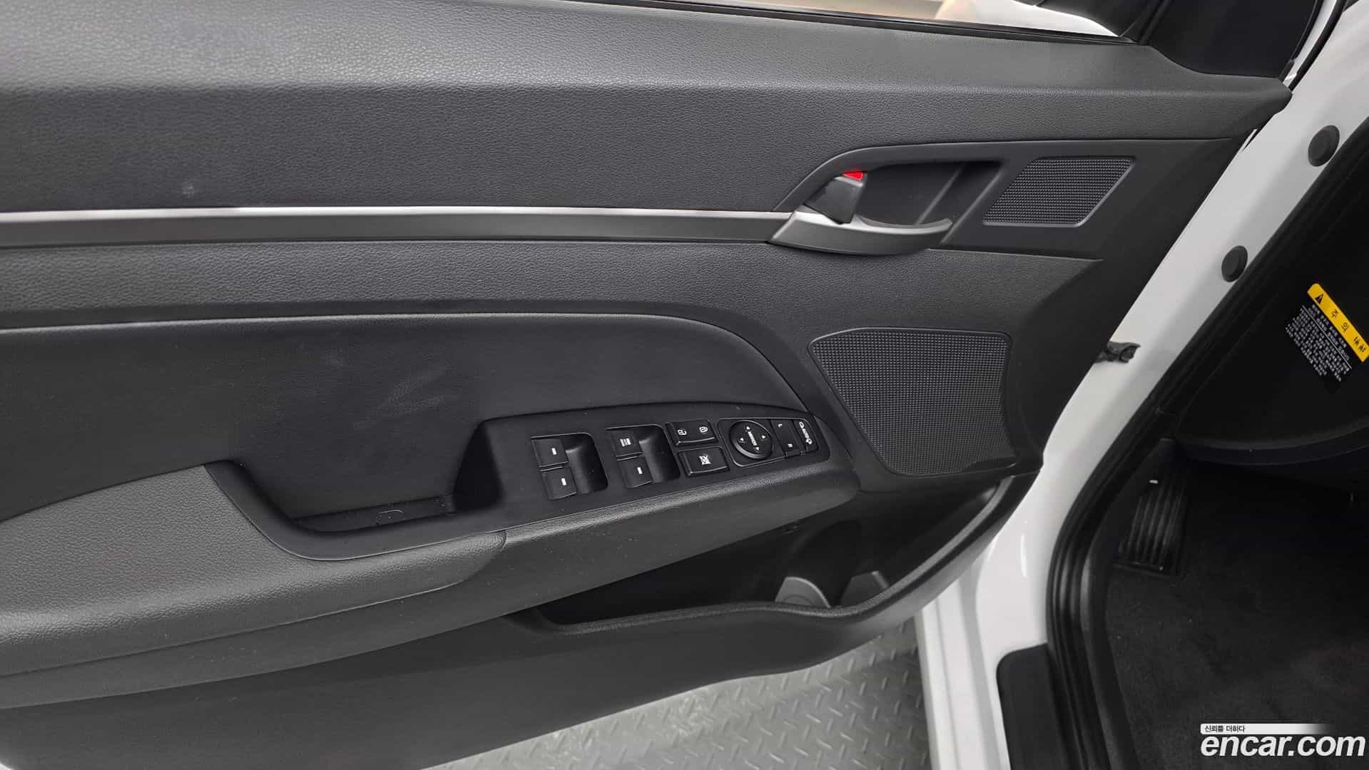 AVANTE Hyundai 2017.3-OPTION-041