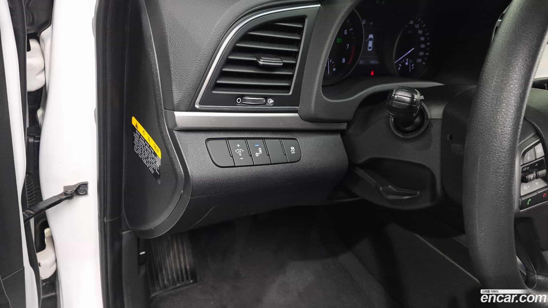 AVANTE Hyundai 2017.3-OPTION-043