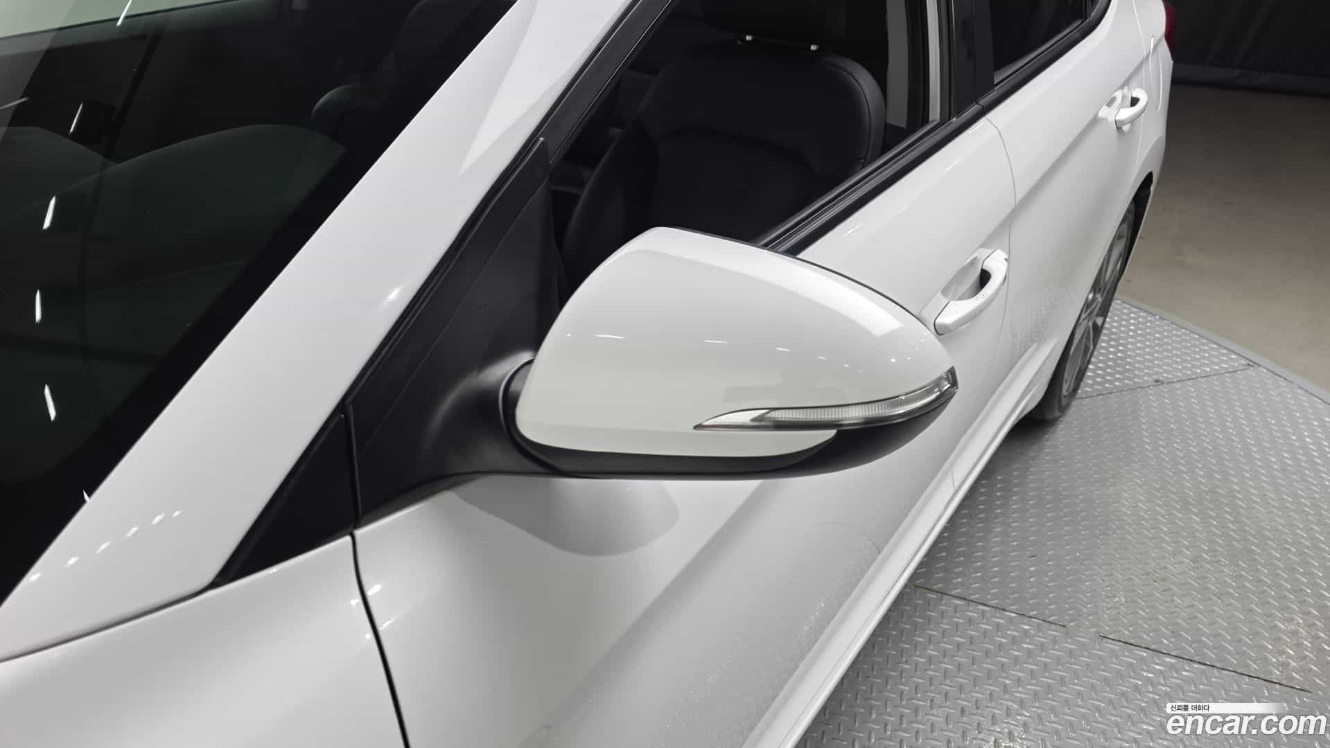 AVANTE Hyundai 2017.3-OPTION-046