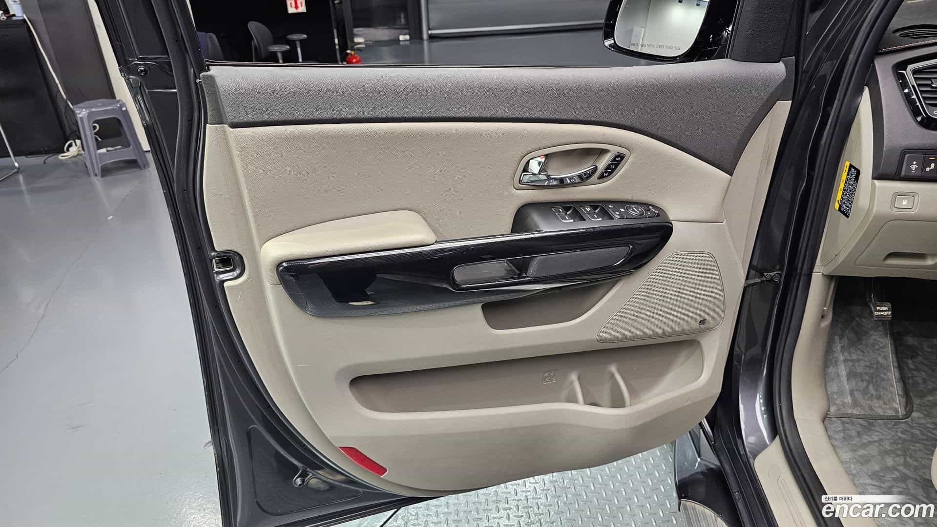 Canival Kia 2017.2-INNER-034