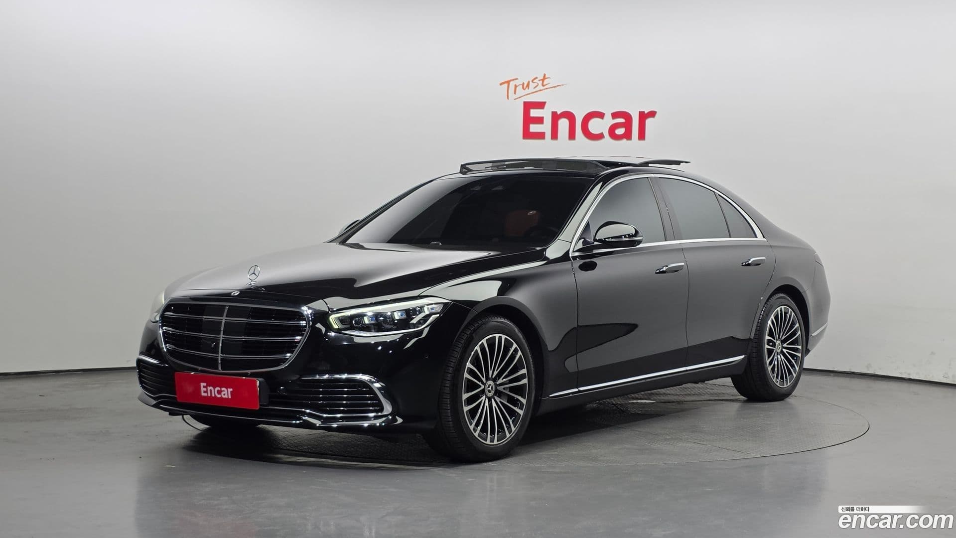 Main__Slider__Photo:S-Class Mercedes-Benz 2022.8-0