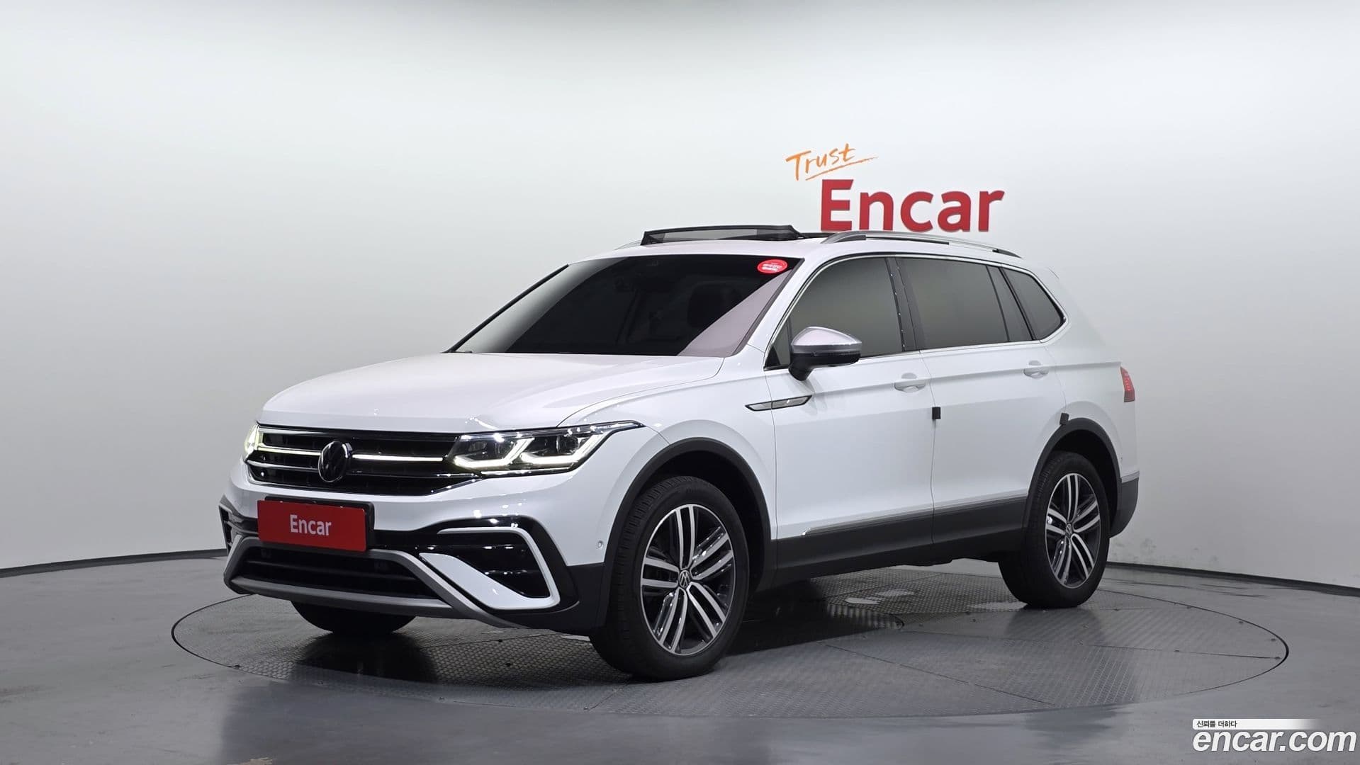 Main__Slider__Photo:Tiguan Volkswagen 2022.8-0