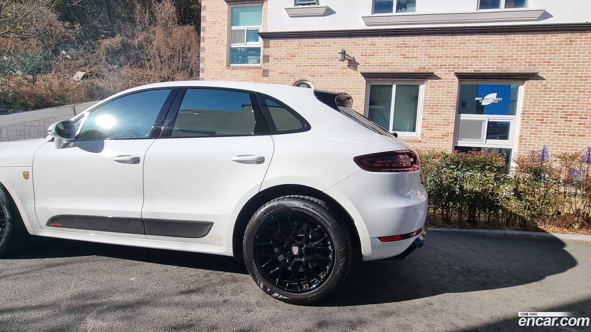 Macan Porsche 2015.9-OUTER-002