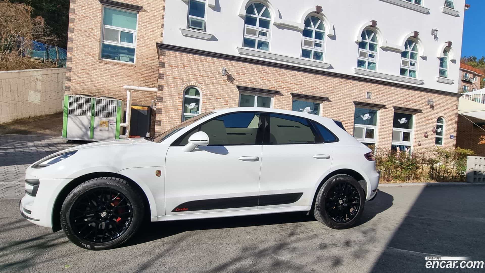 Macan Porsche 2015.9-OPTION-018