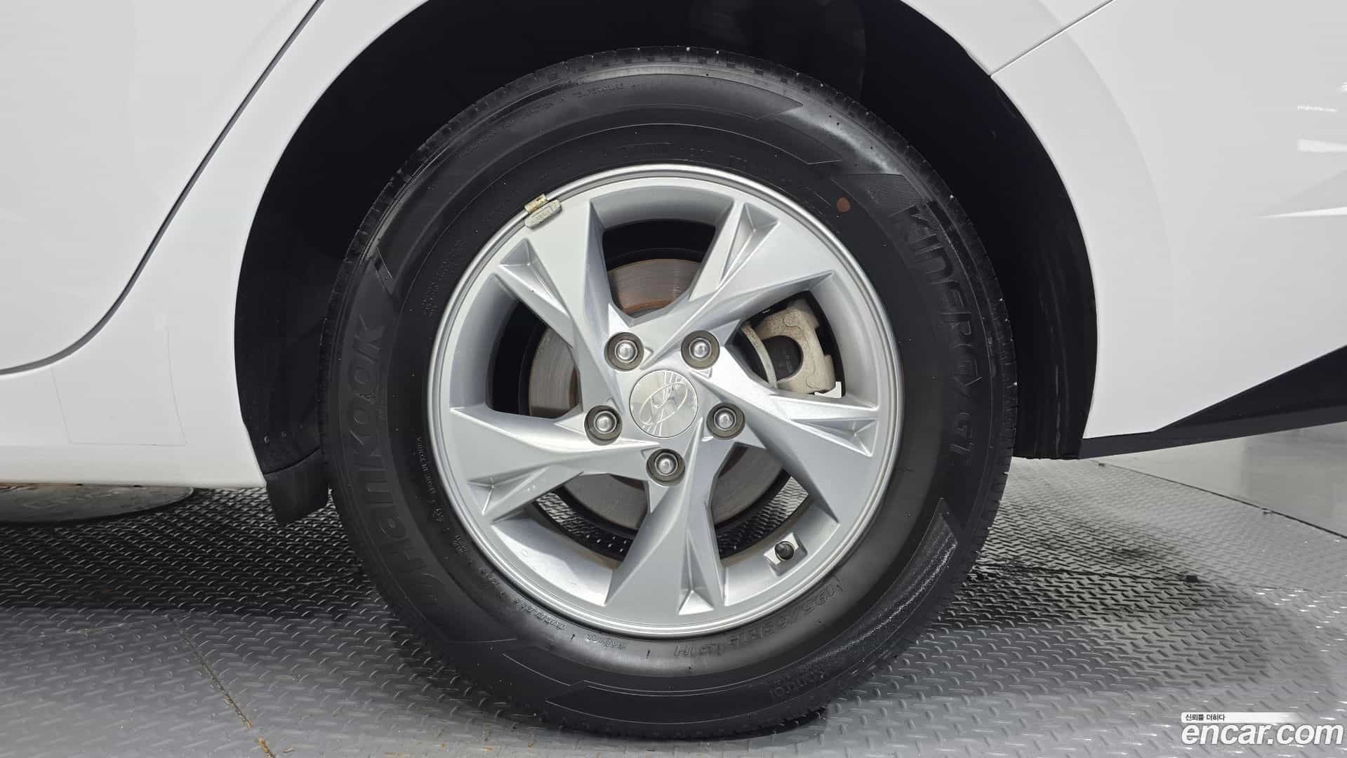 AVANTE Hyundai 2021.1-OUTER-031