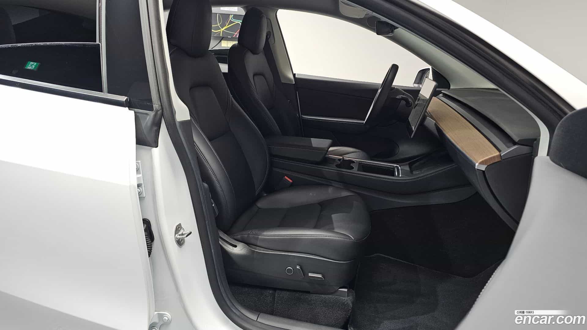 Model Y Tesla 2021.7-OPTION-016