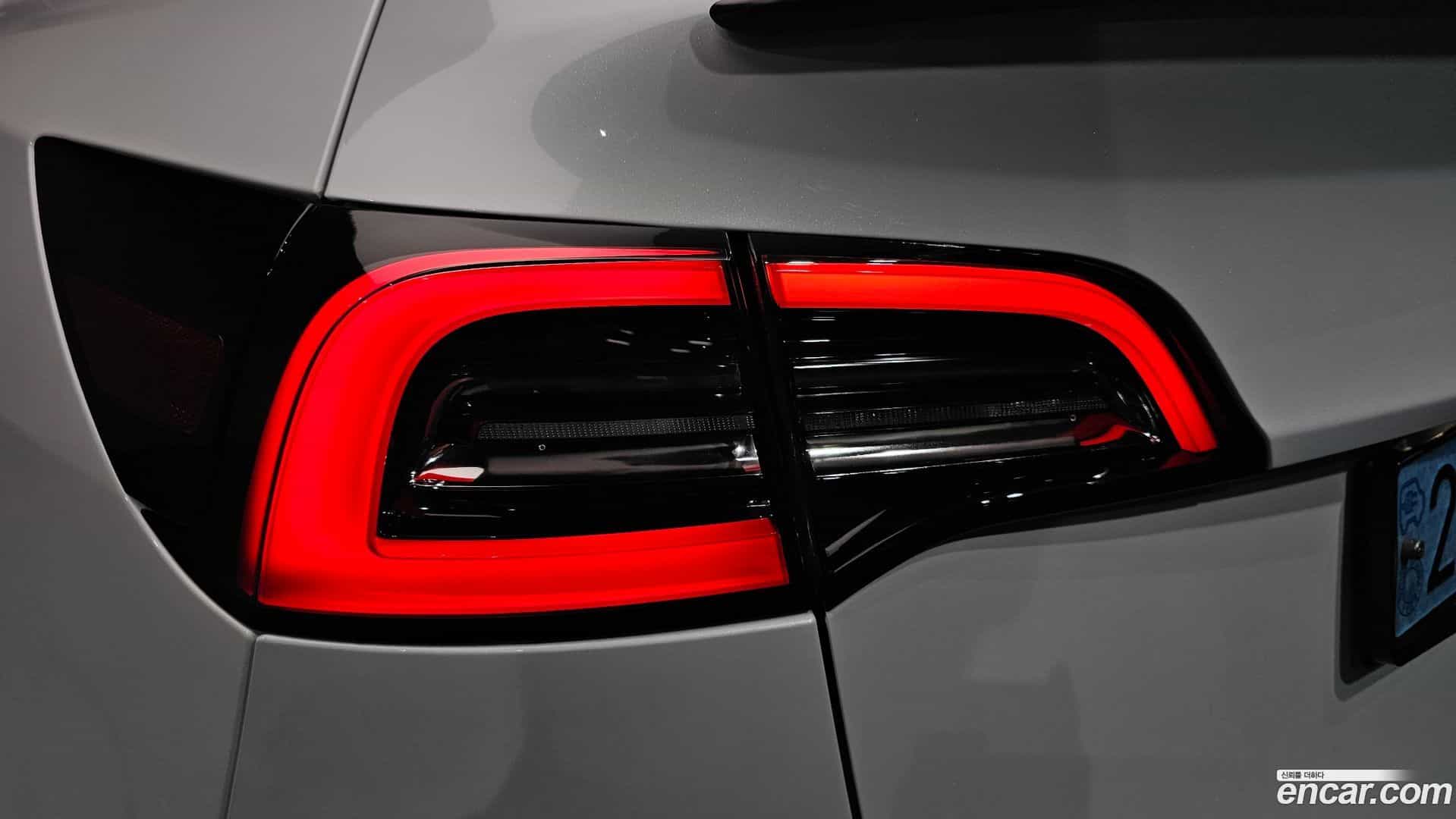 Model Y Tesla 2021.7-OUTER-033