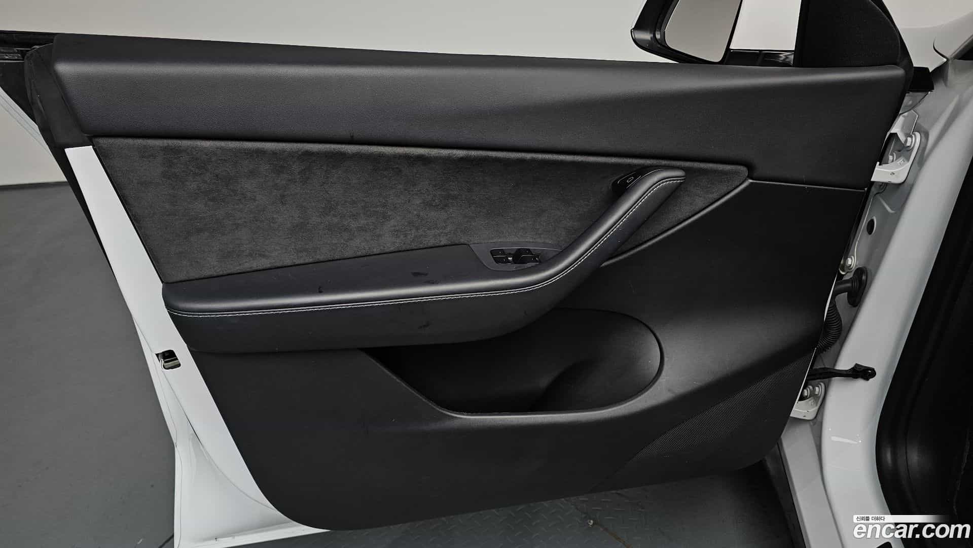 Model Y Tesla 2021.7-INNER-034