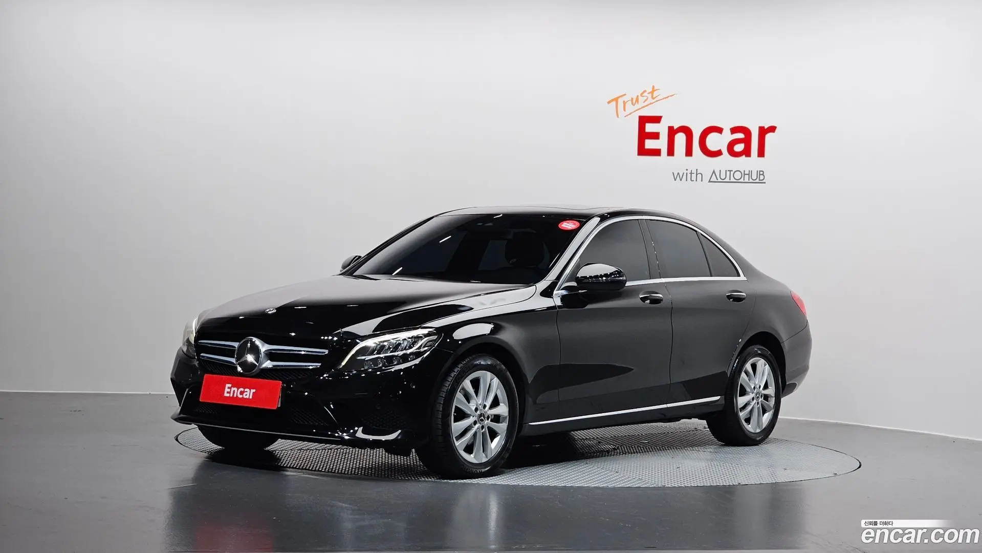 Main__Slider__Photo:C-Class Mercedes-Benz 2020.5-0