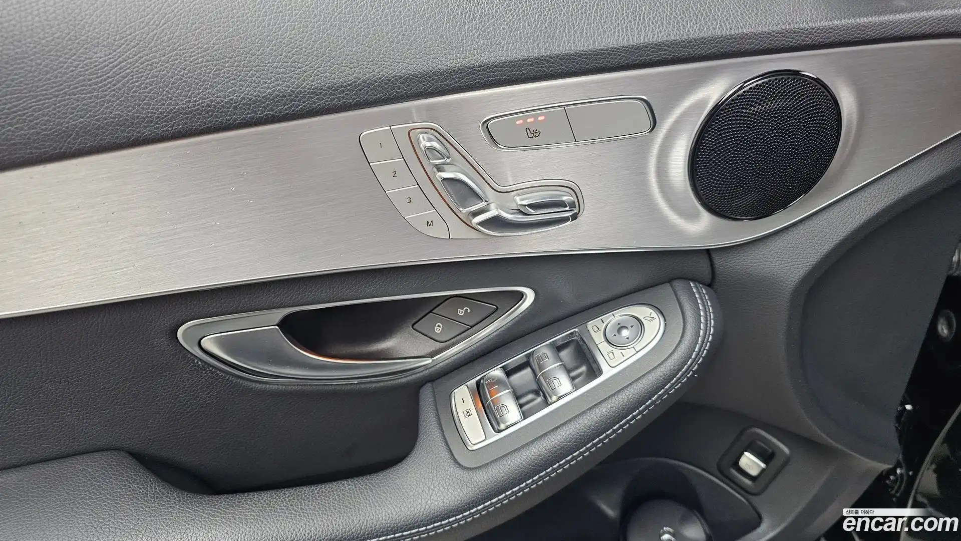 C-Class Mercedes-Benz 2020.5-OPTION-040