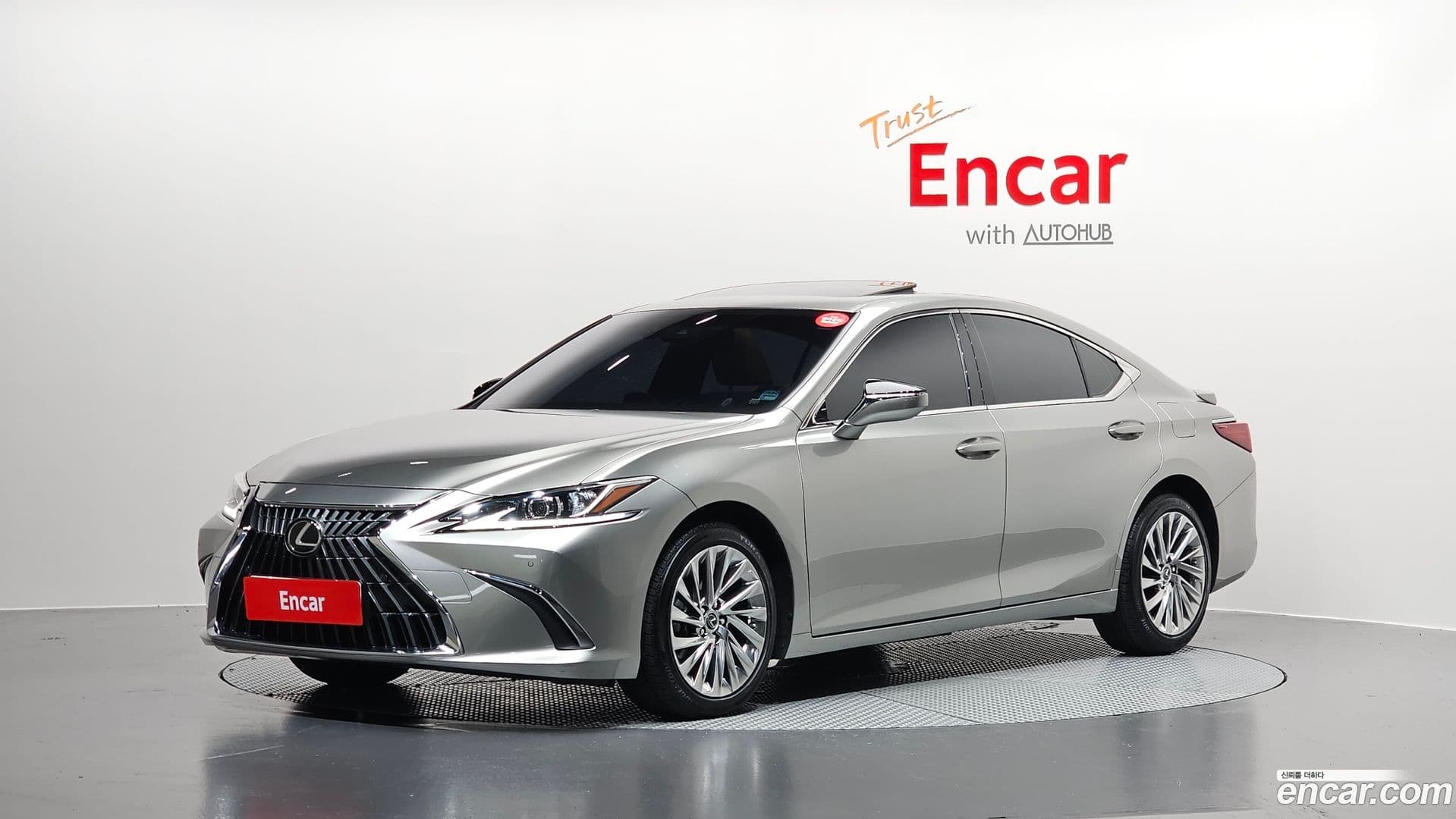 Main__Slider__Photo:ES Lexus 2023.6-0