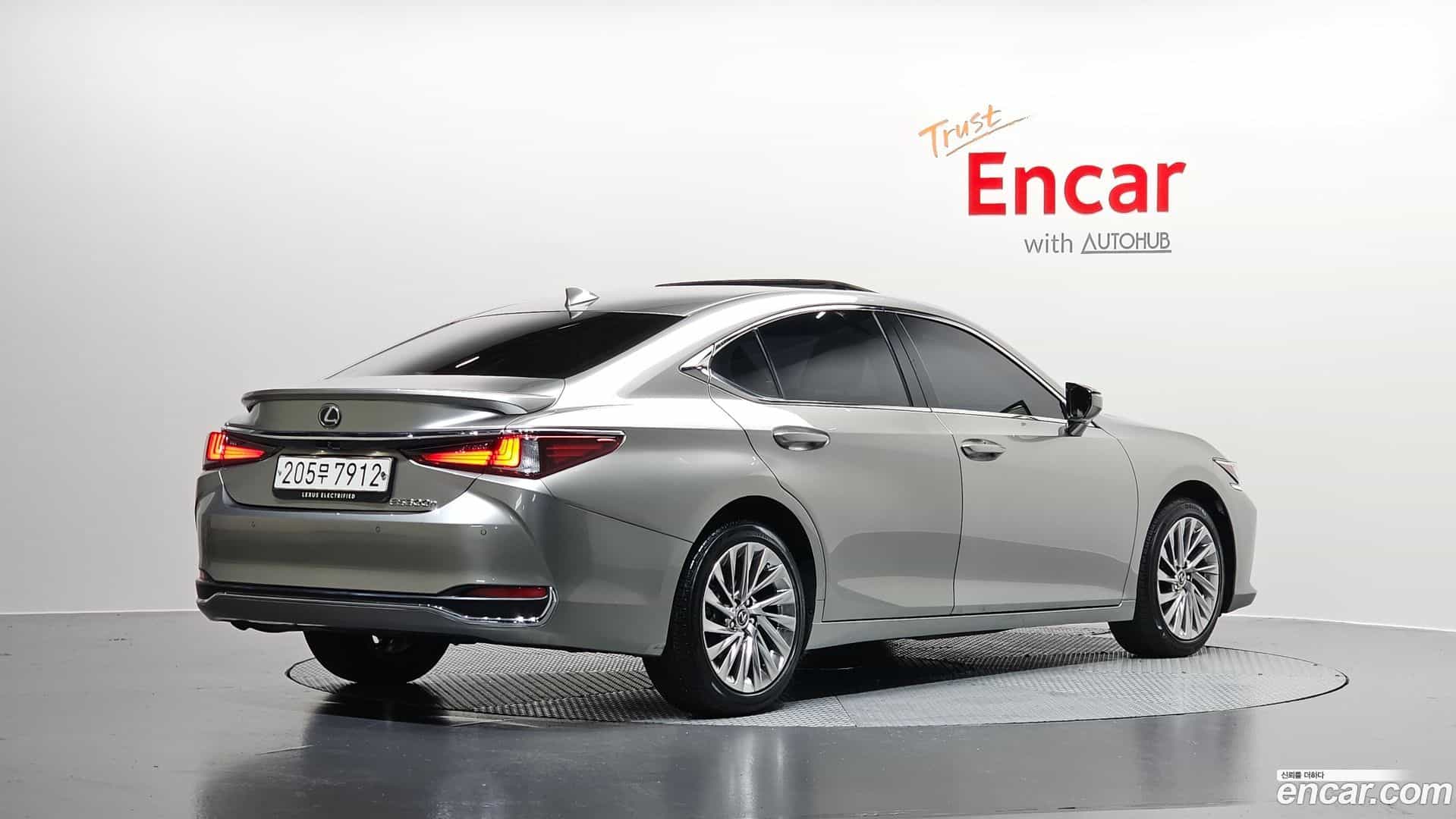 ES Lexus 2023.6-OUTER-002
