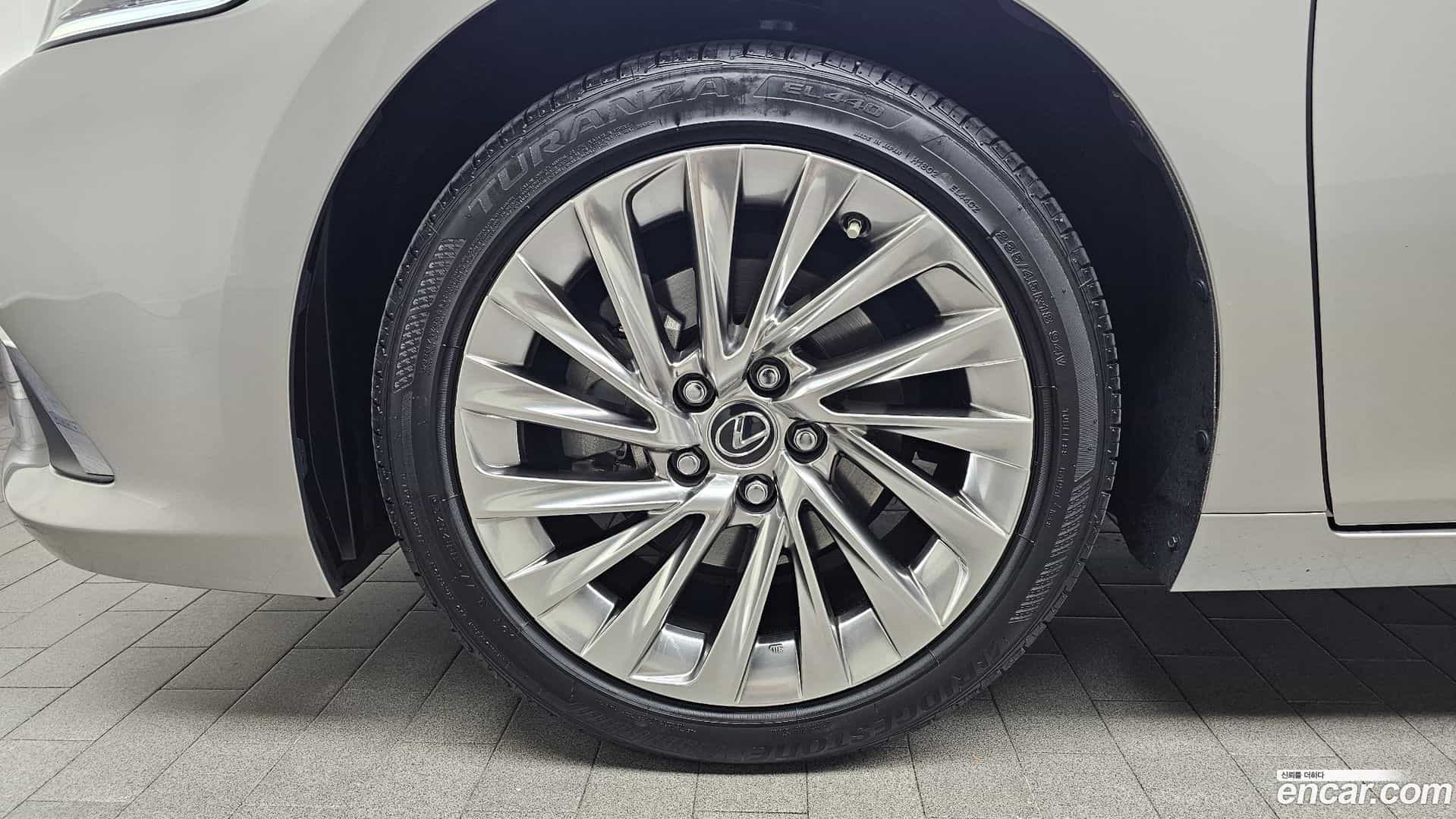 ES Lexus 2023.6-OUTER-005