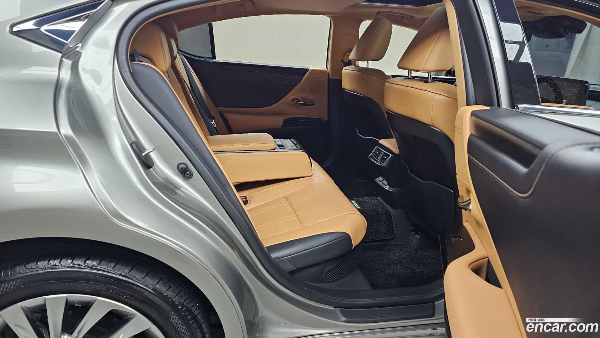 ES Lexus 2023.6-OPTION-015