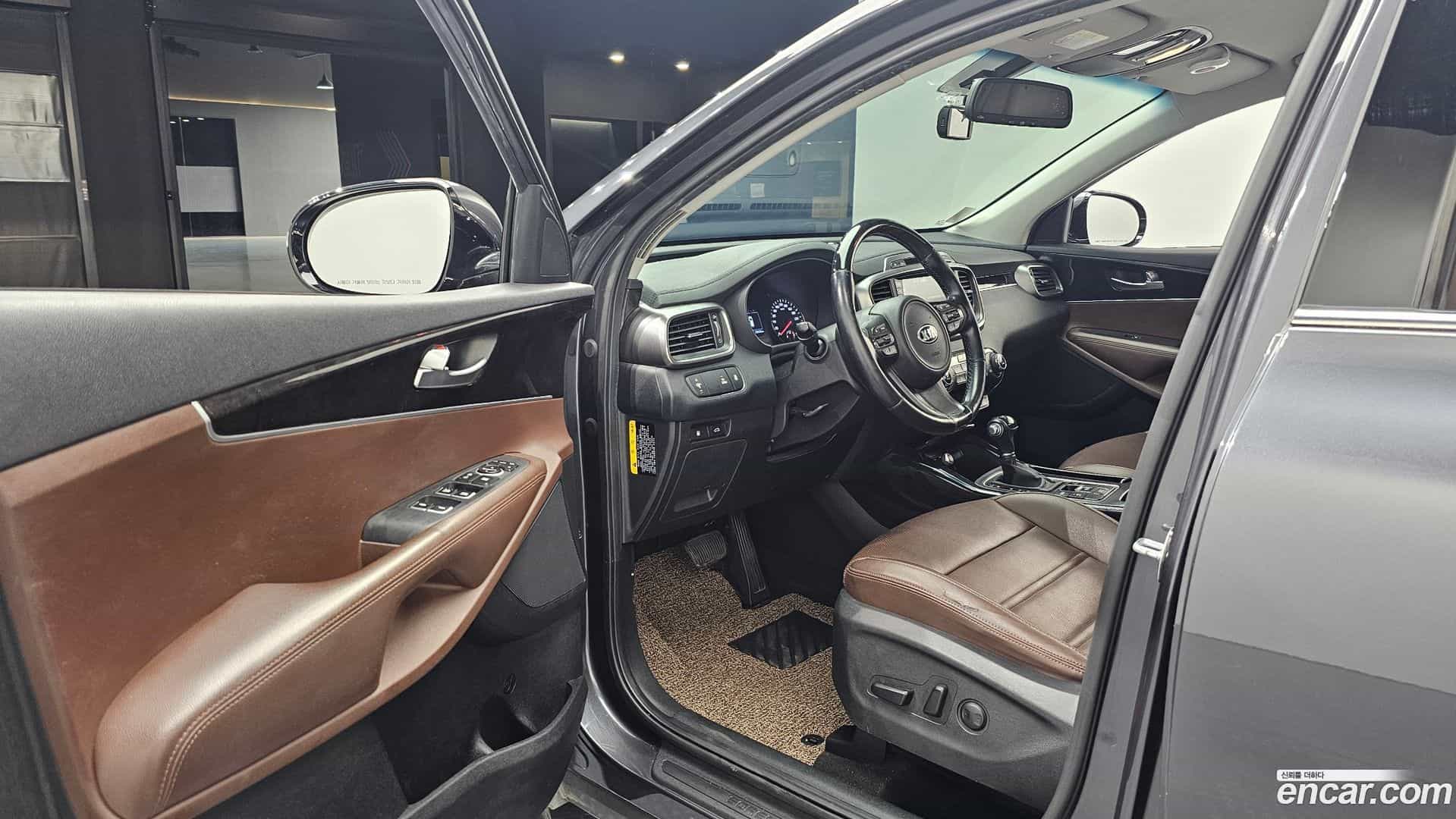 Sorento Kia 2016.2-INNER-010