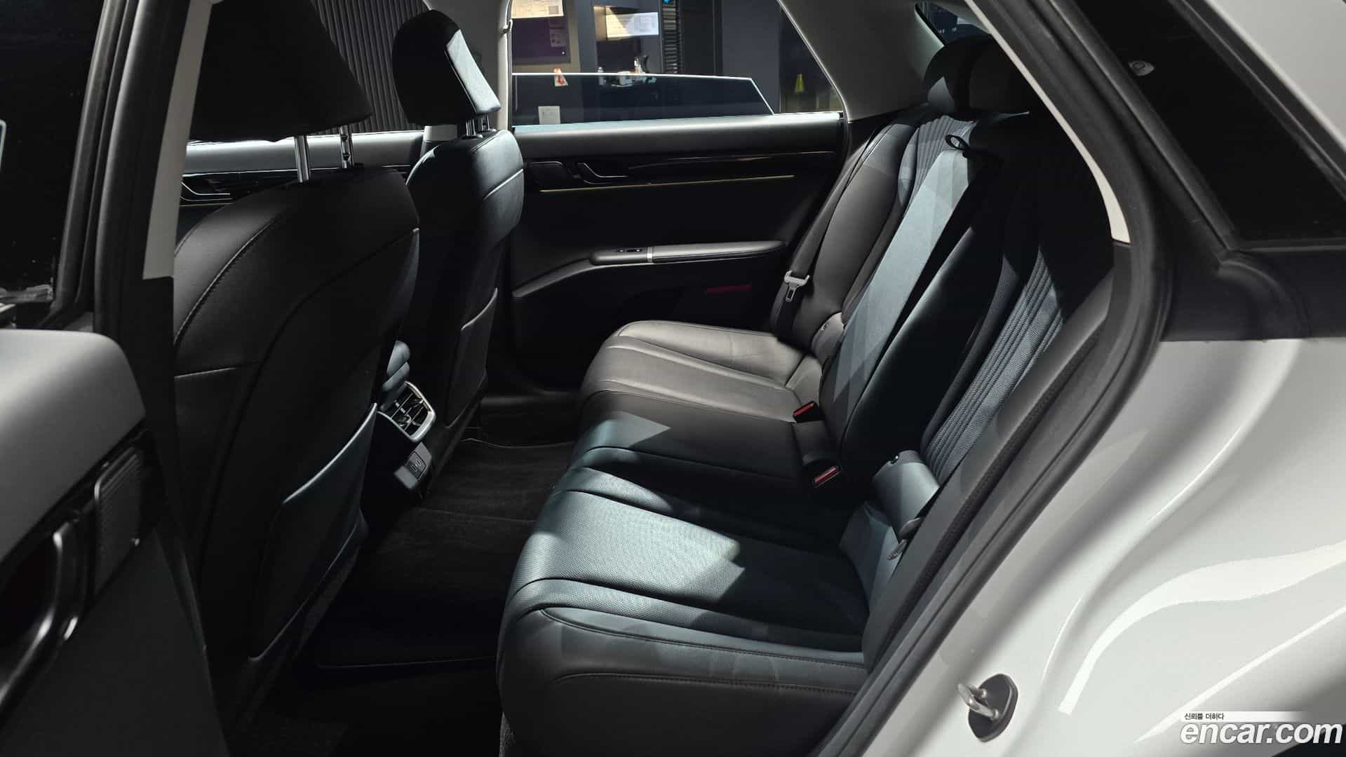 Grandeur Hyundai 2023.10-OPTION-015