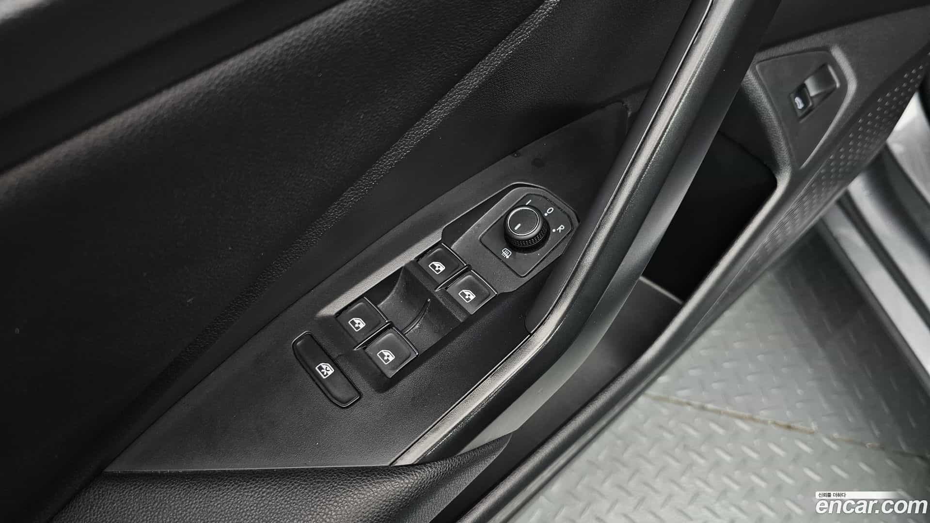 Jetta Volkswagen 2021.8-OPTION-023