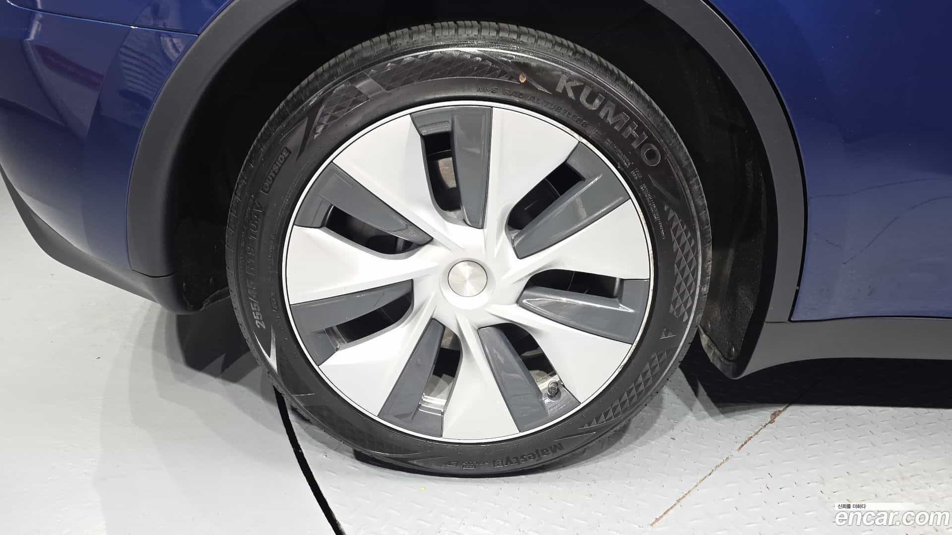 Model Y Tesla 2023.10-OUTER-005