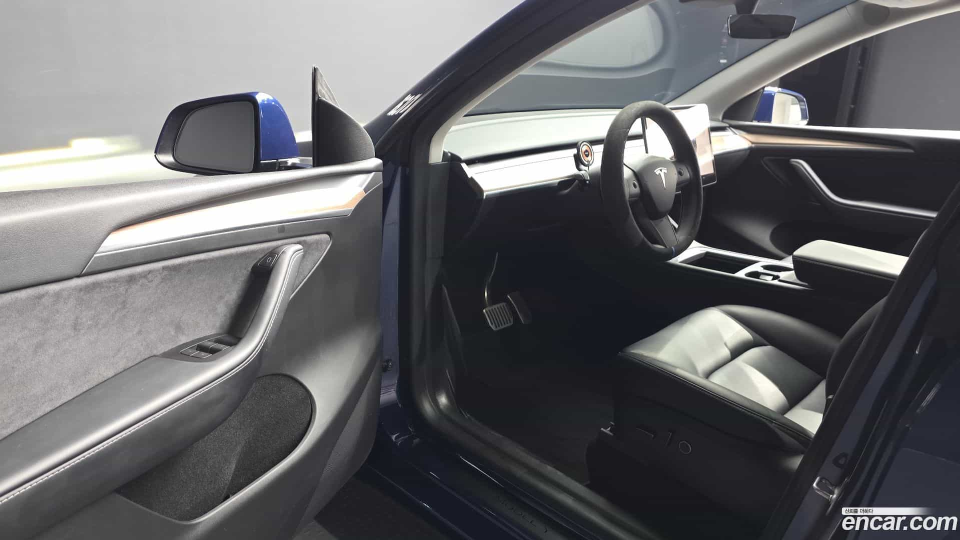 Model Y Tesla 2023.10-INNER-010