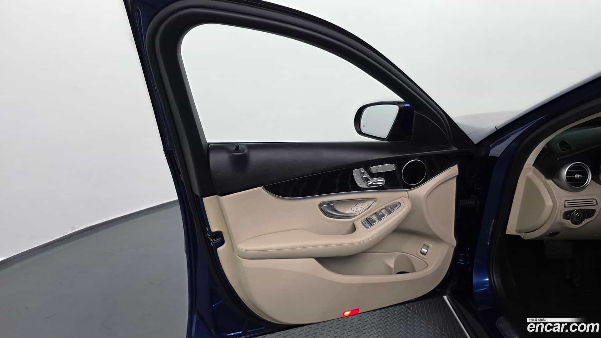 C-Class Mercedes-Benz 2019.7-INNER-034