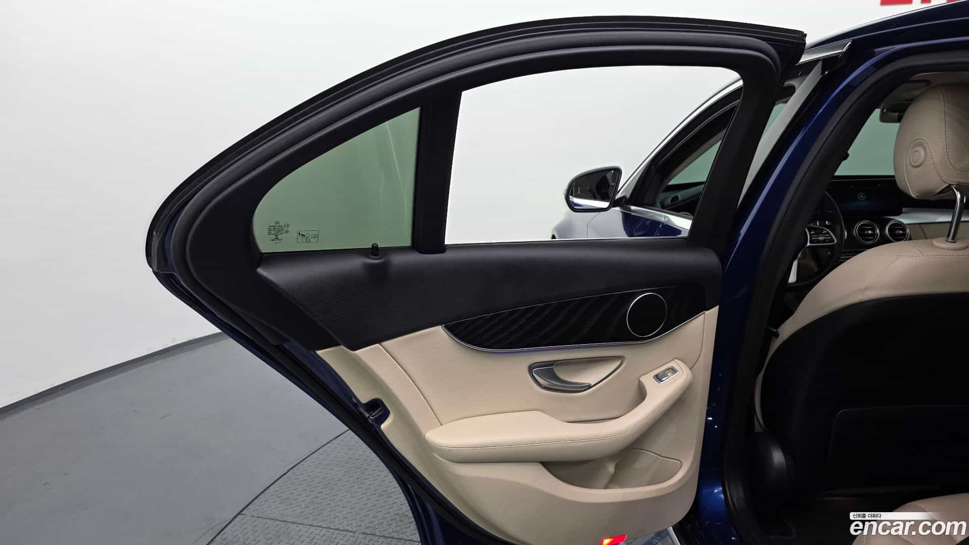 C-Class Mercedes-Benz 2019.7-INNER-035
