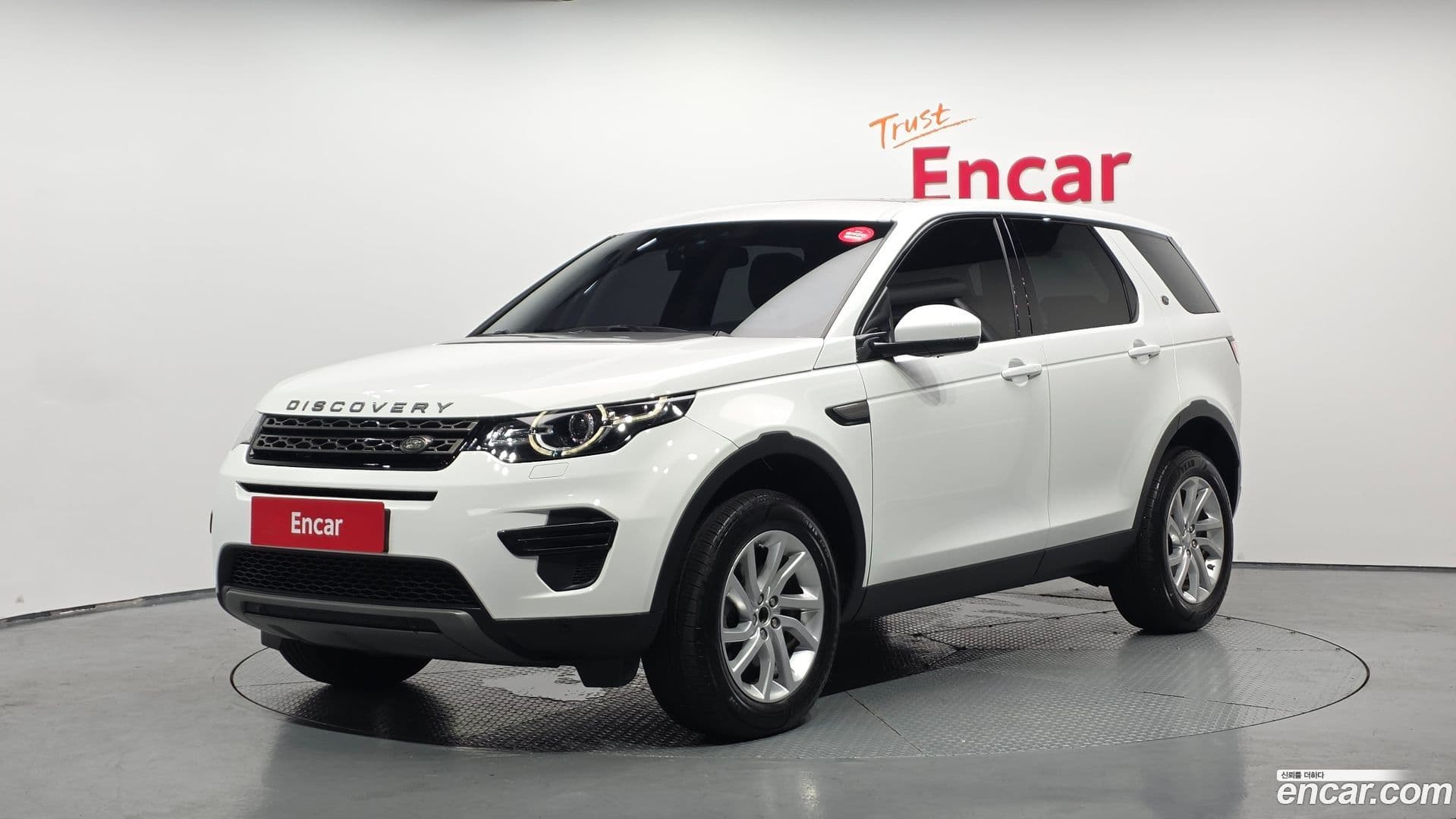 Main__Slider__Photo:Discovery Sport Land Rover 2019.0-0