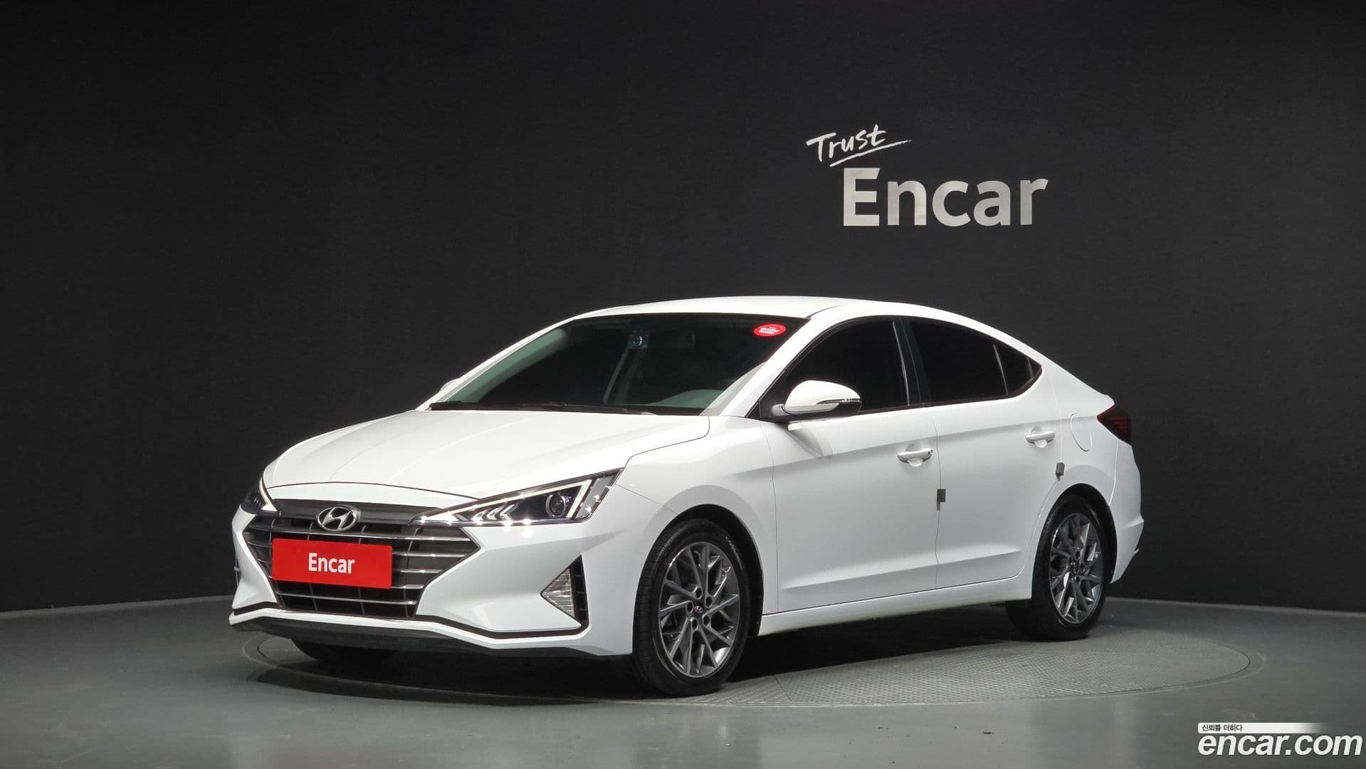 Main__Slider__Photo:AVANTE Hyundai 2019.6-0