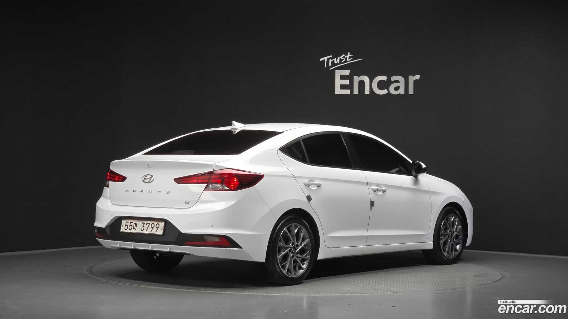 AVANTE Hyundai 2019.6-OUTER-002