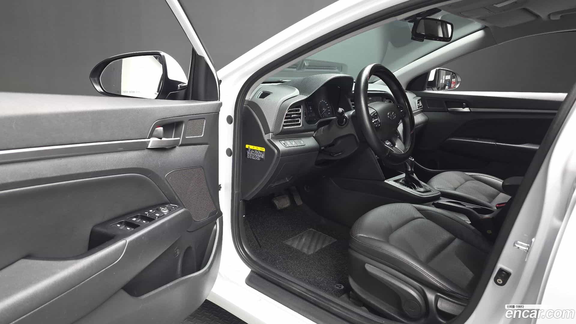 AVANTE Hyundai 2019.6-INNER-010