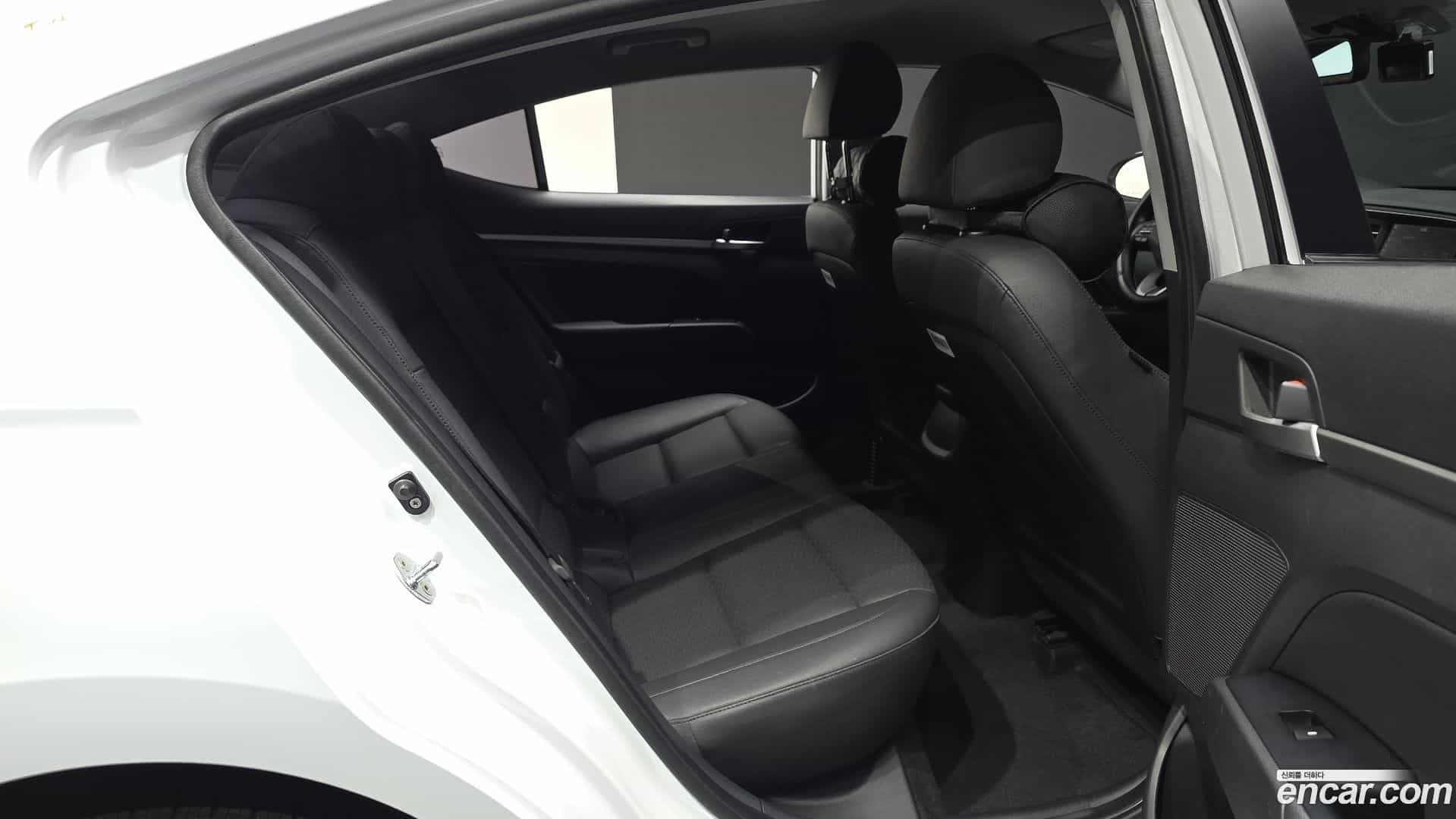 AVANTE Hyundai 2019.6-OPTION-015